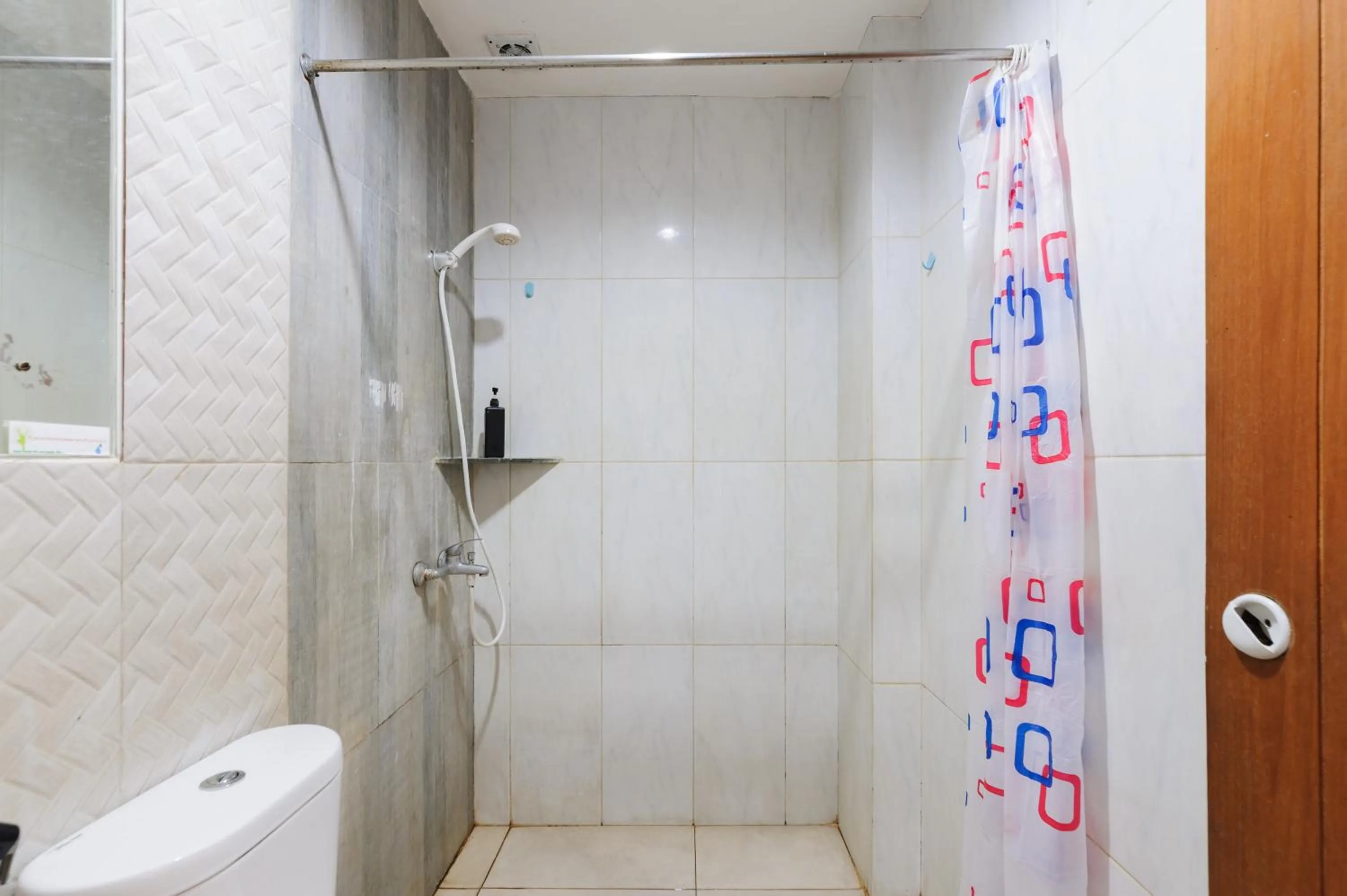 Bathroom in RedDoorz near Cilandak Town Square