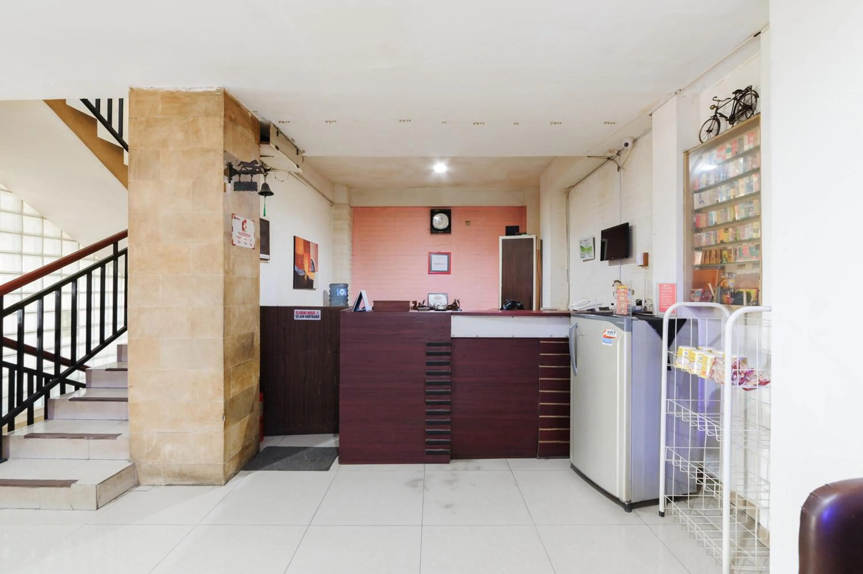 Lobby or reception in RedDoorz near Cilandak Town Square