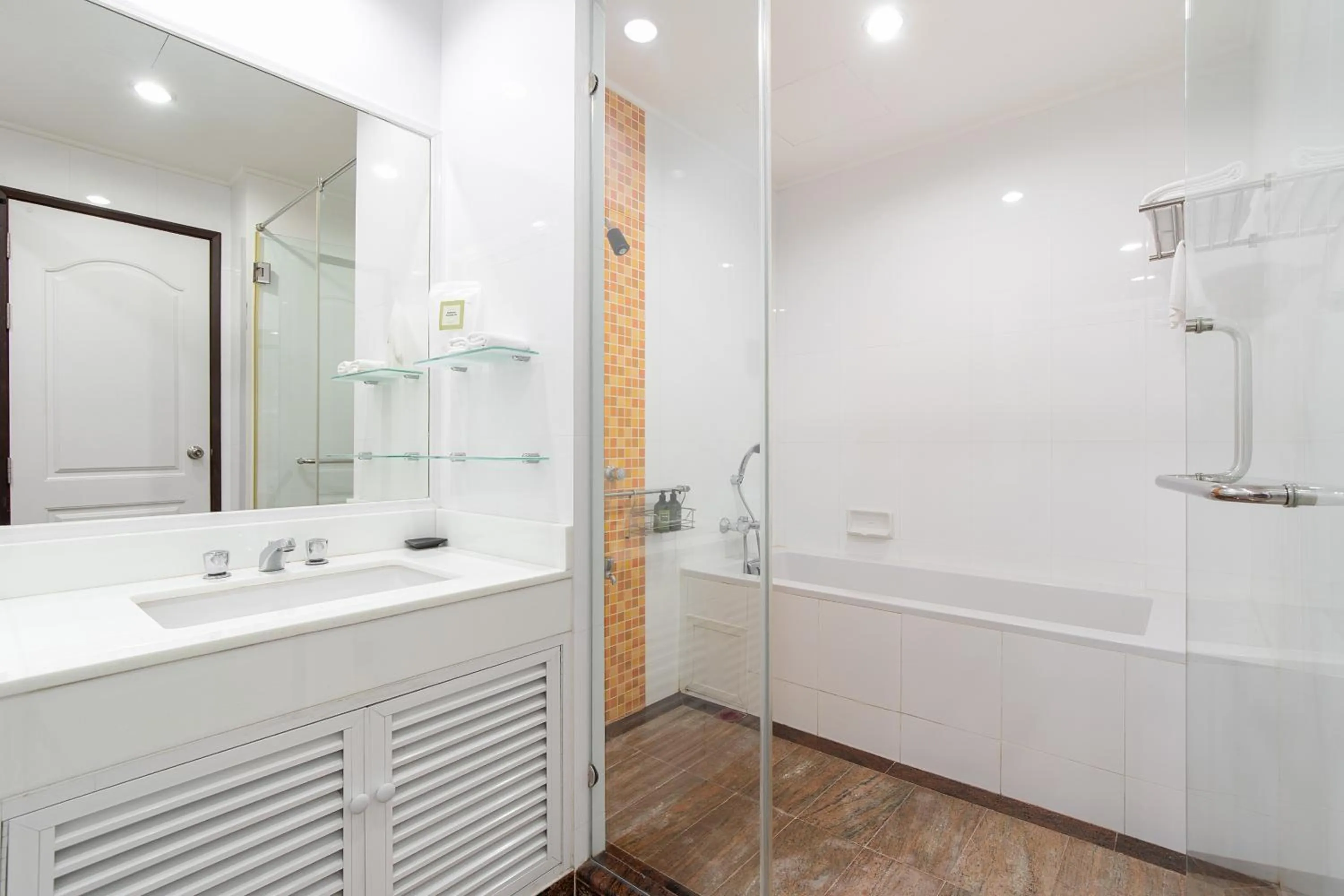 Shower in Jasmine Resort Sriracha