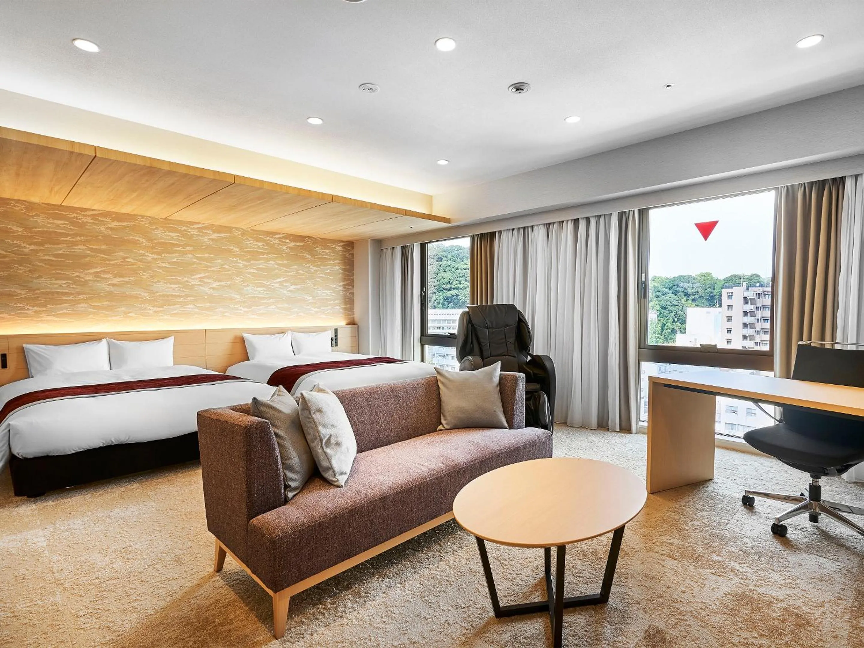 Living room, Bed in Daiwa Roynet Hotel Matsuyama