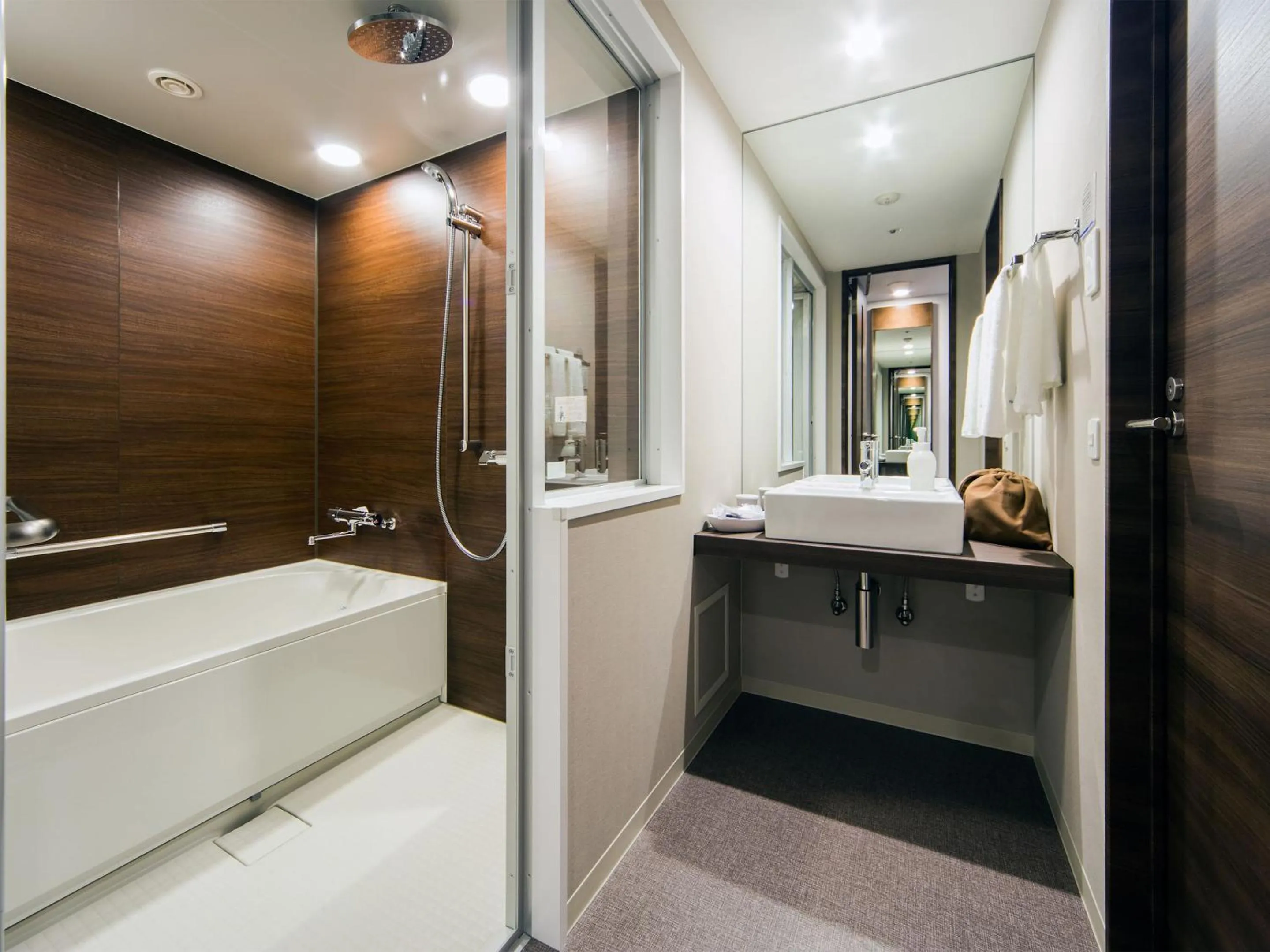 Shower in Daiwa Roynet Hotel Matsuyama