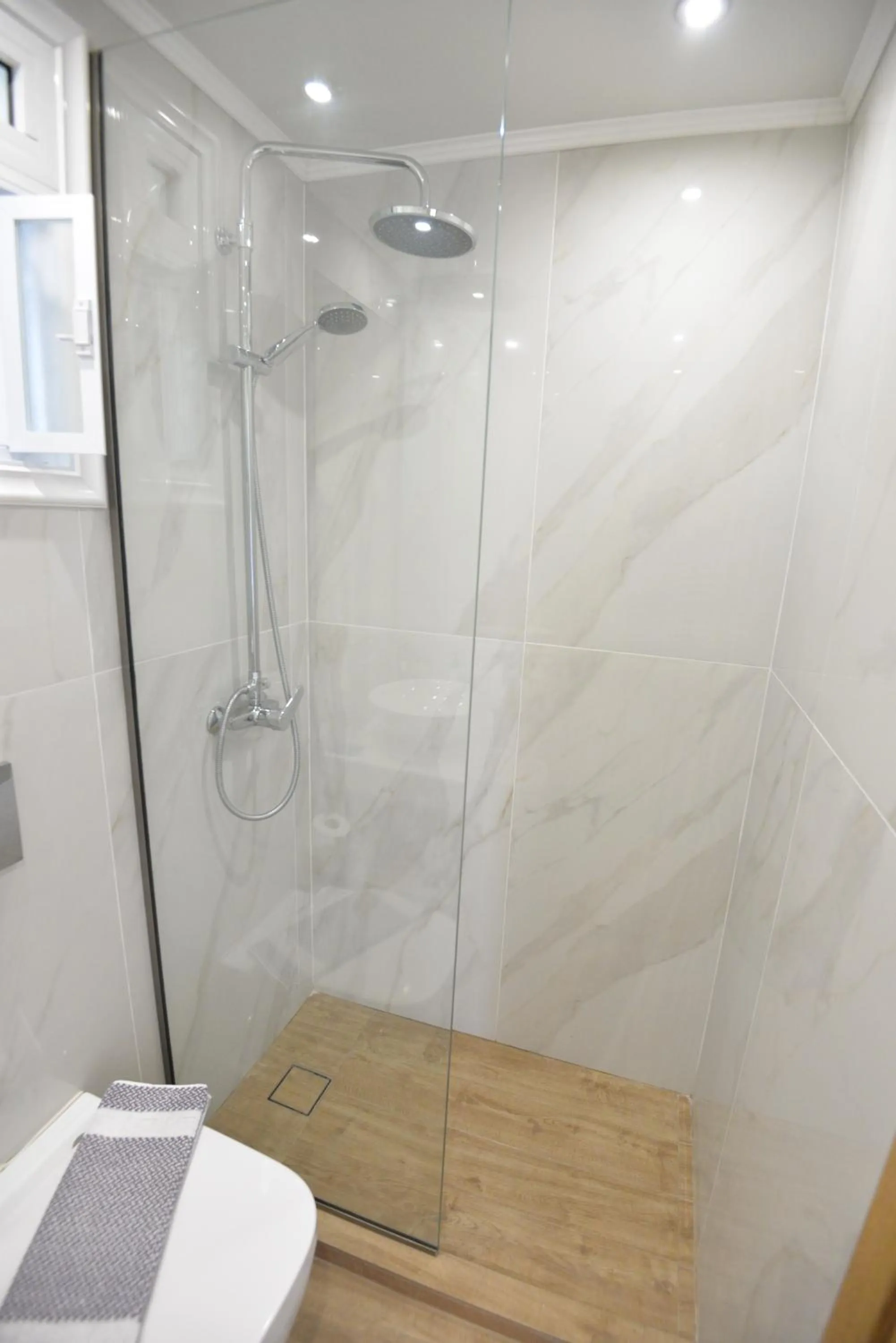 Shower in Heleni Beach Hotel