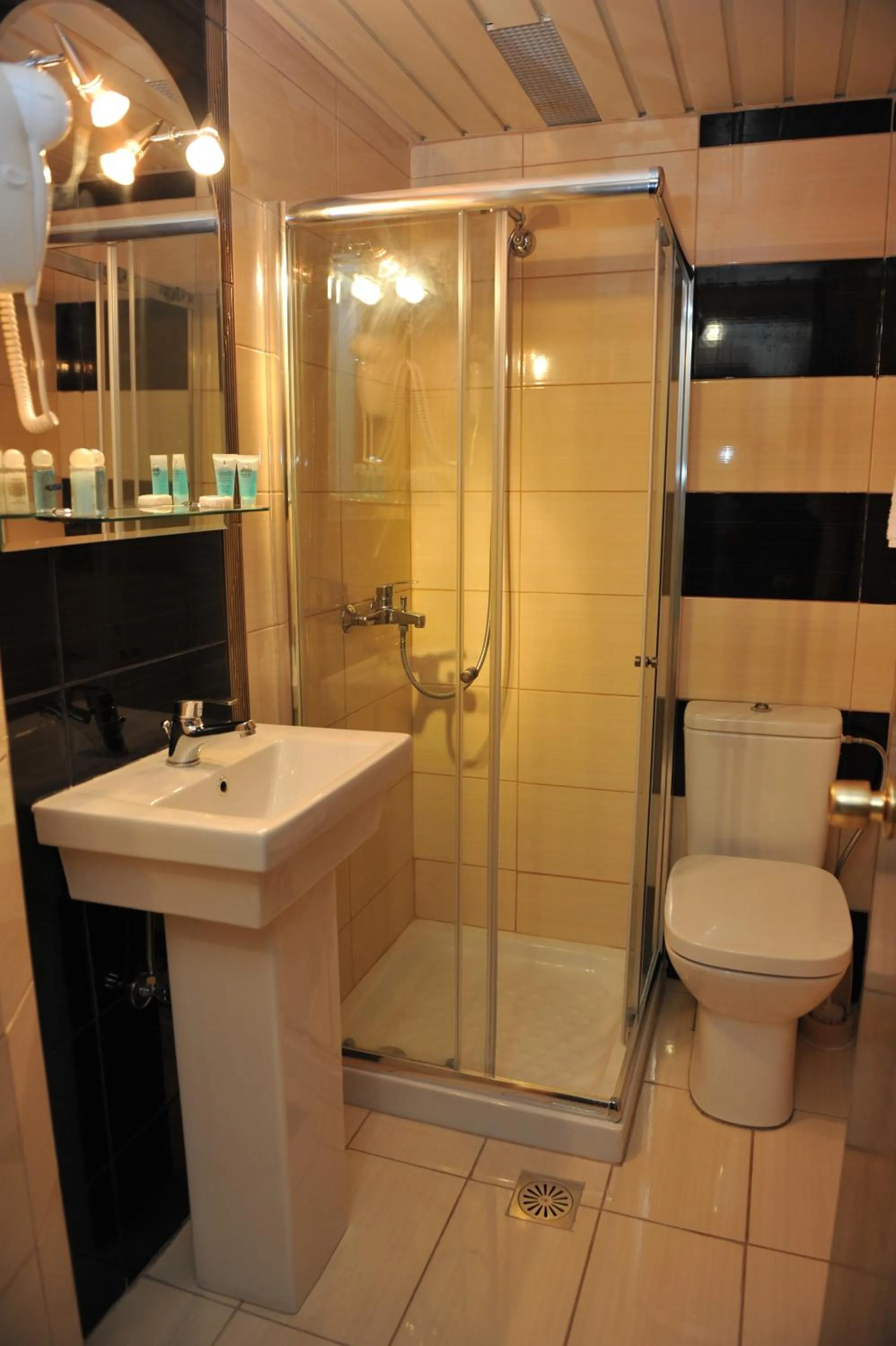 Toilet in Heleni Beach Hotel