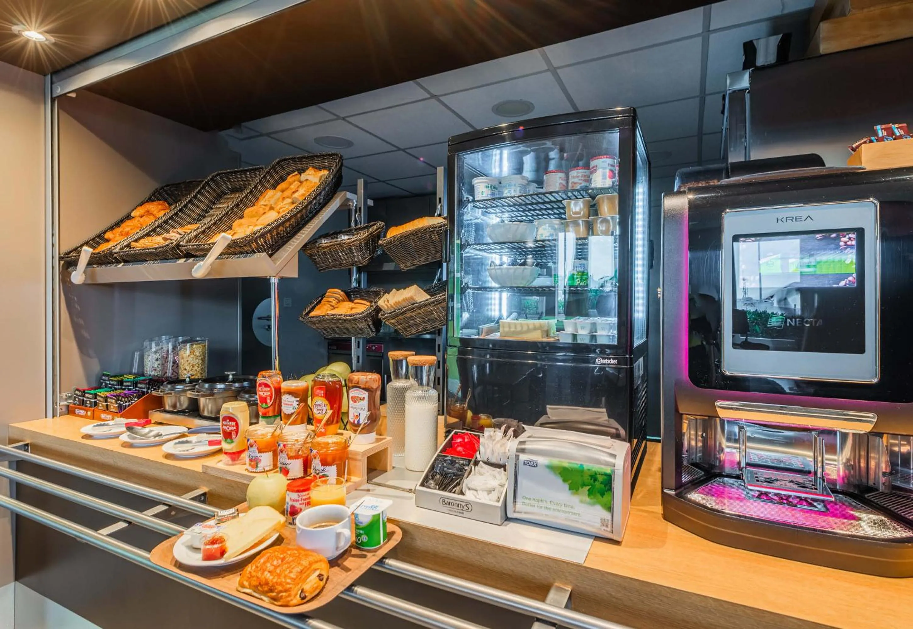 Buffet breakfast in B&B HOTEL Colmar Vignobles Ouest