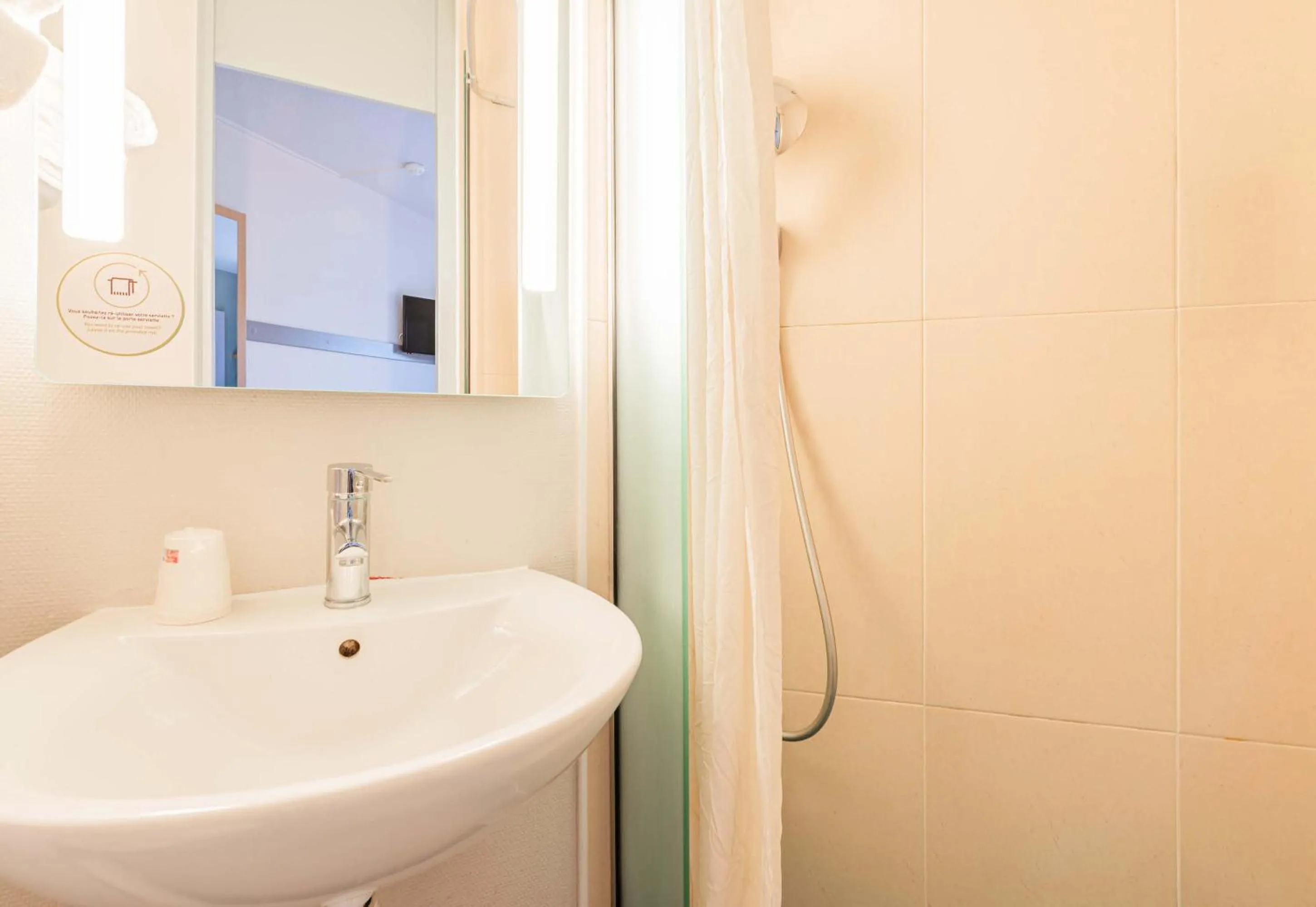 Bathroom in B&B HOTEL Colmar Vignobles Ouest