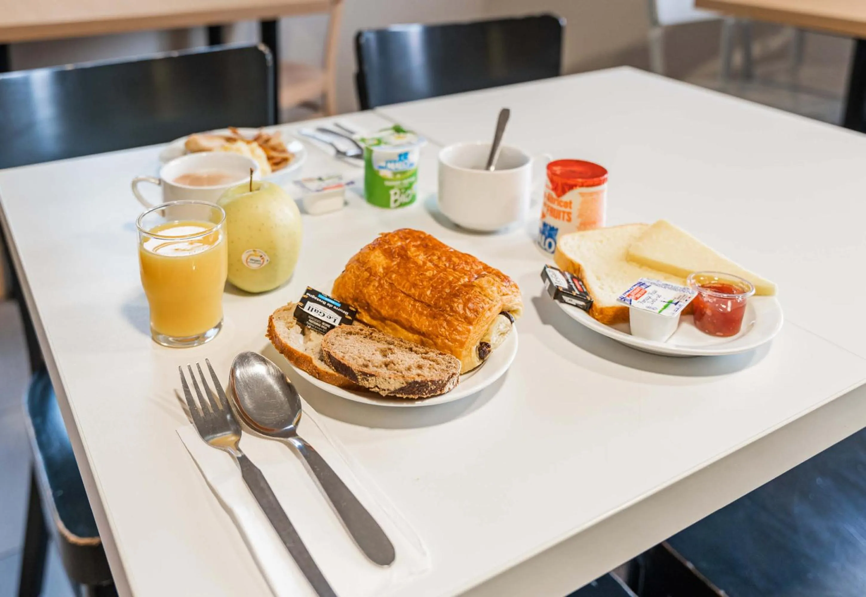 Breakfast in B&B HOTEL Colmar Vignobles Ouest