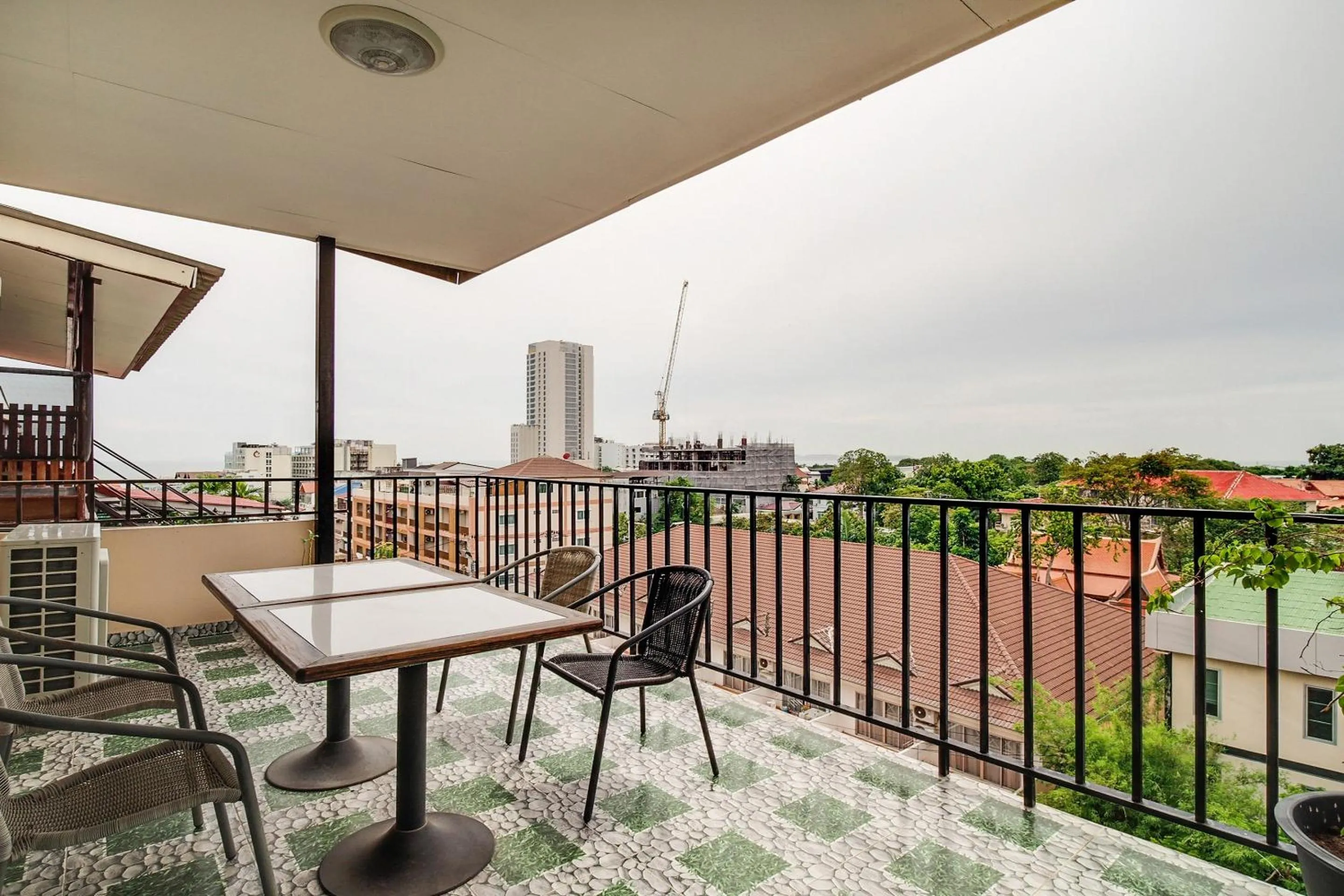 Balcony/Terrace in Patumnak Beach Guesthouse