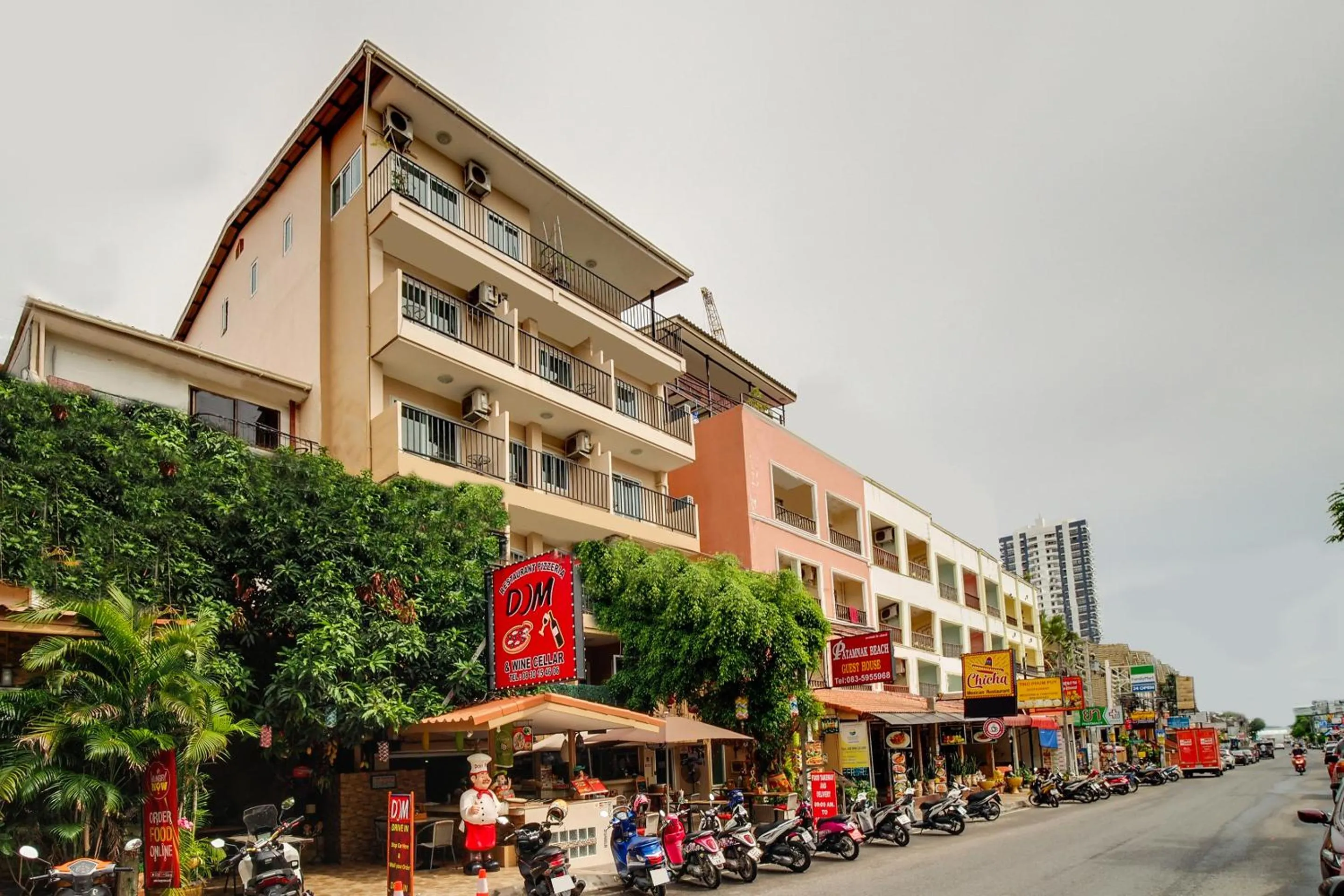 Property building in Patumnak Beach Guesthouse