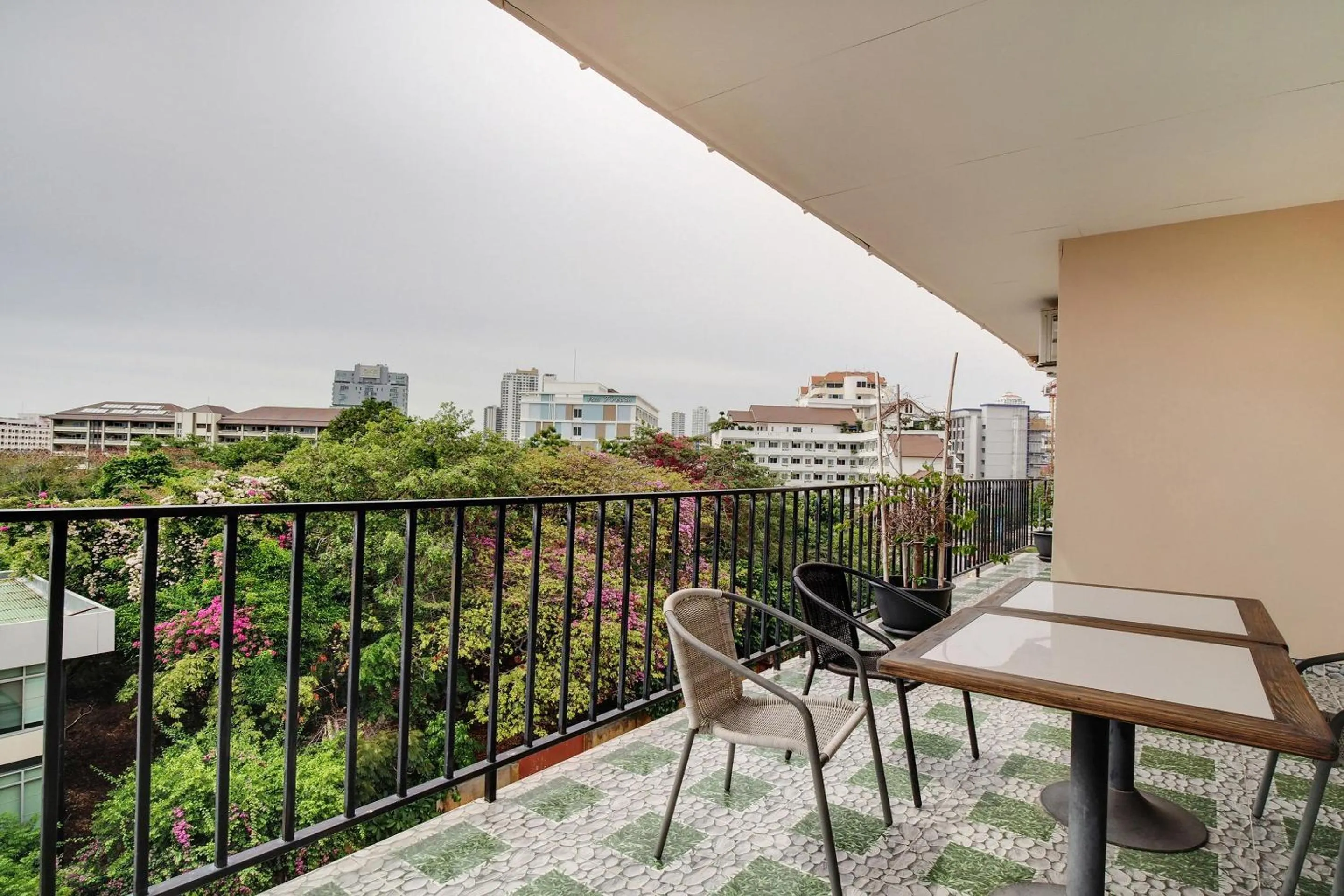 Balcony/Terrace in Patumnak Beach Guesthouse