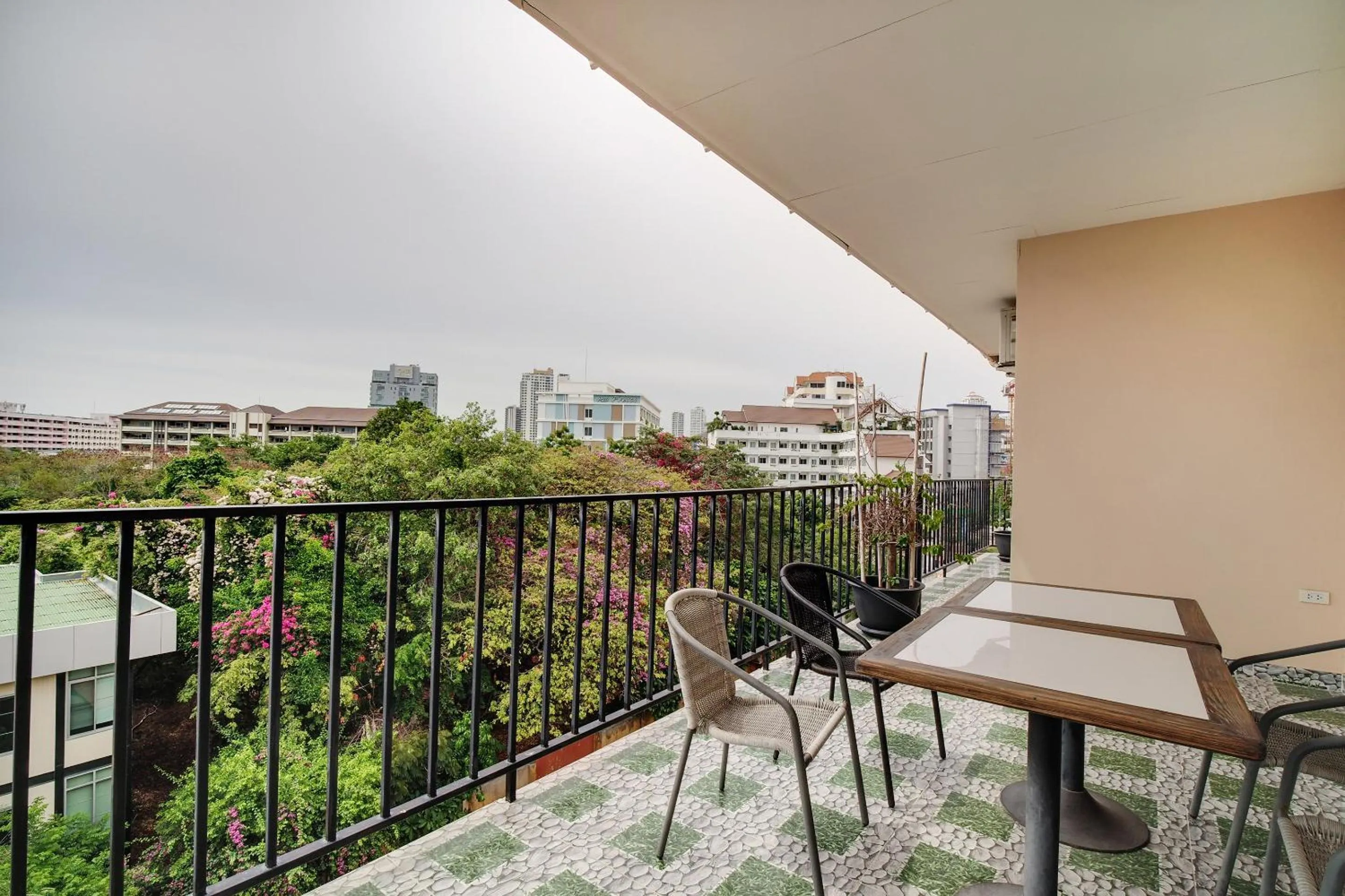 Balcony/Terrace in Patumnak Beach Guesthouse