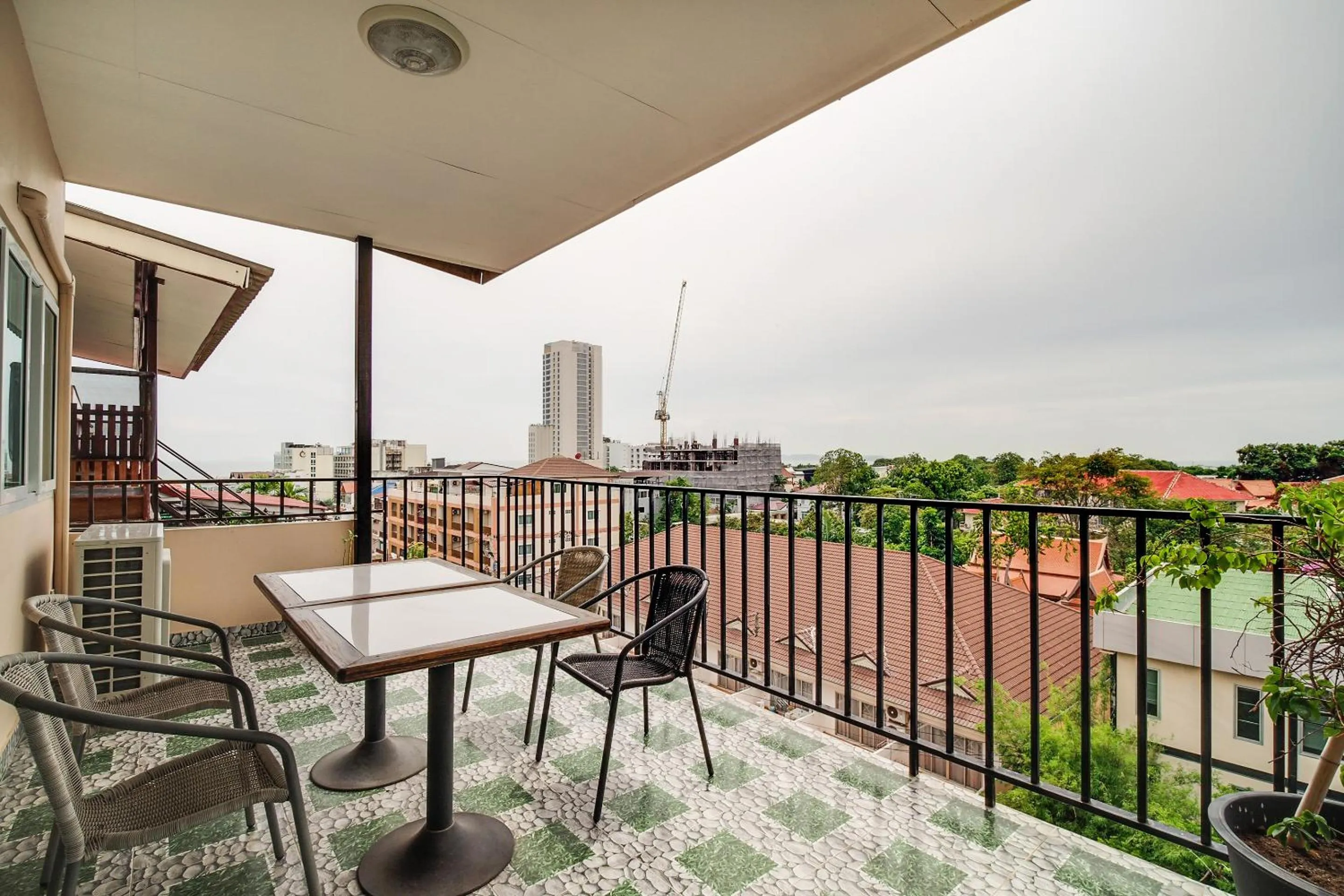 Balcony/Terrace in Patumnak Beach Guesthouse