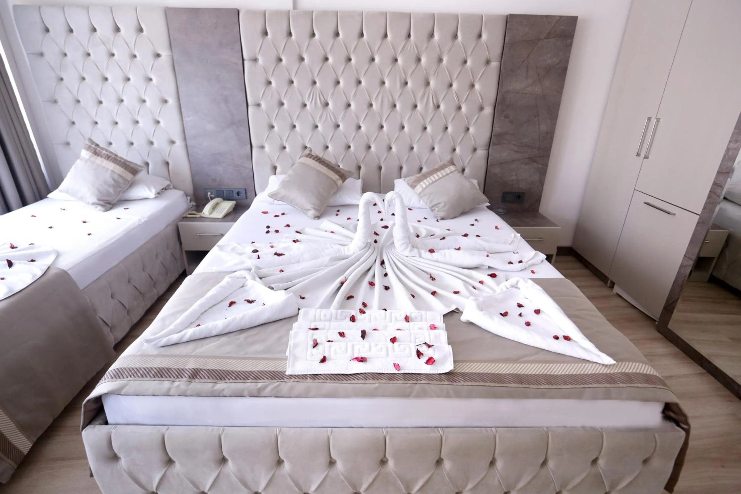 Bed in Kivrak Hotel
