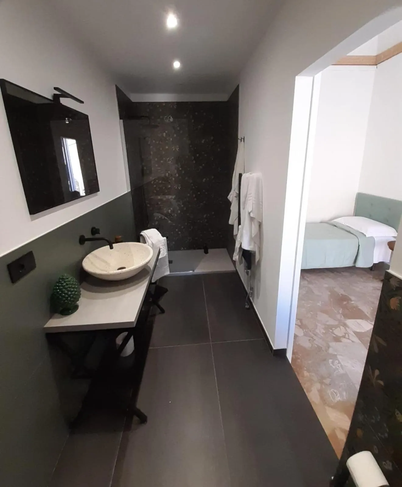 Bathroom, Bed in Residenza Donnafugata B&B