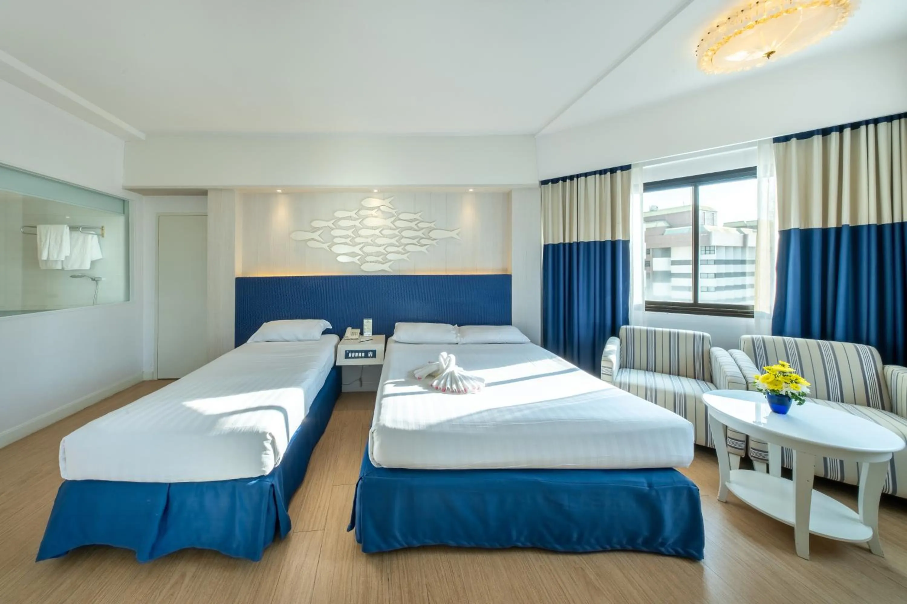 Photo of the whole room, Bed in Jomtien Palm Beach Hotel and Resort