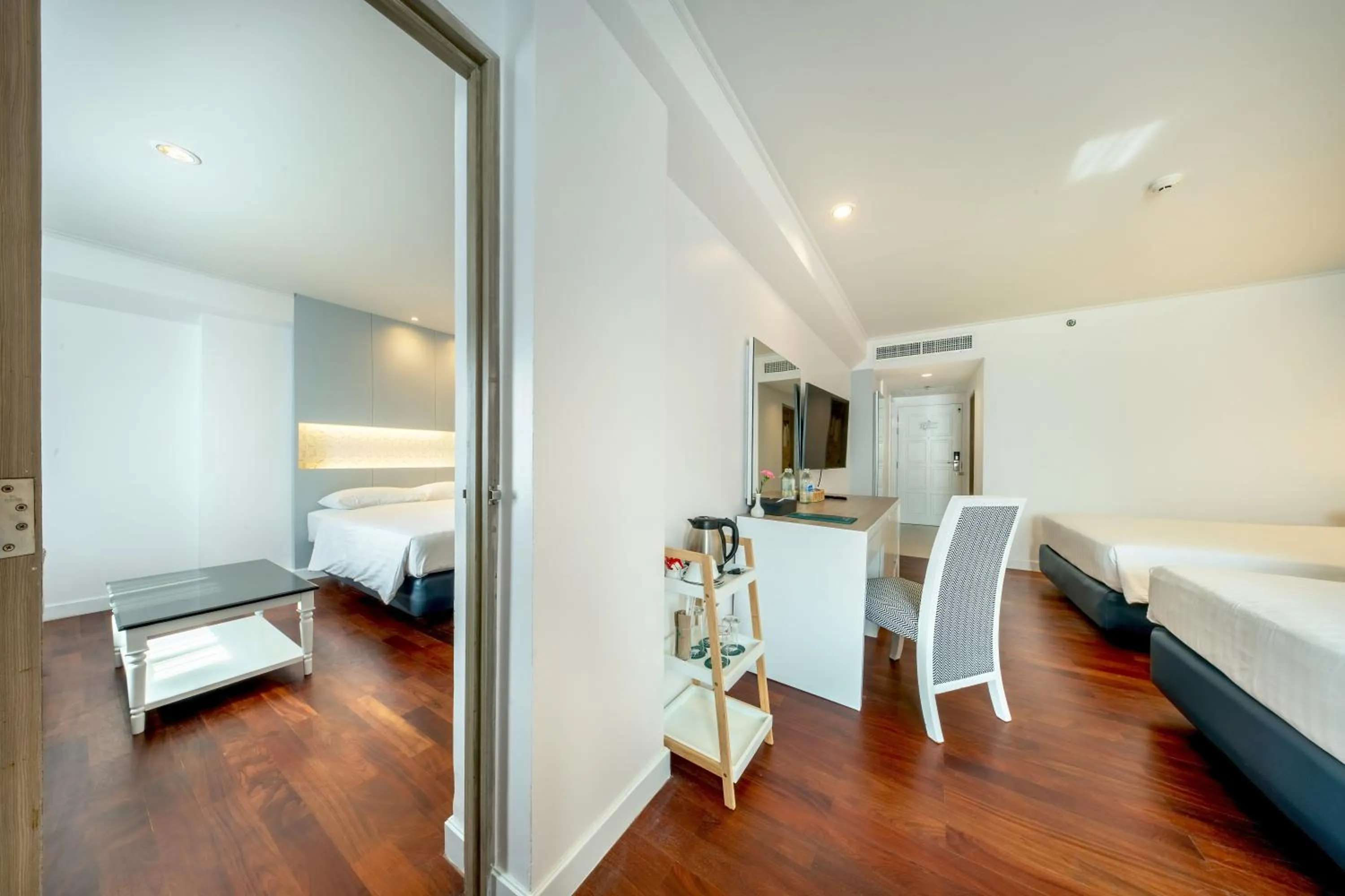 Bed in Jomtien Palm Beach Hotel & Resort - Family-Friendly