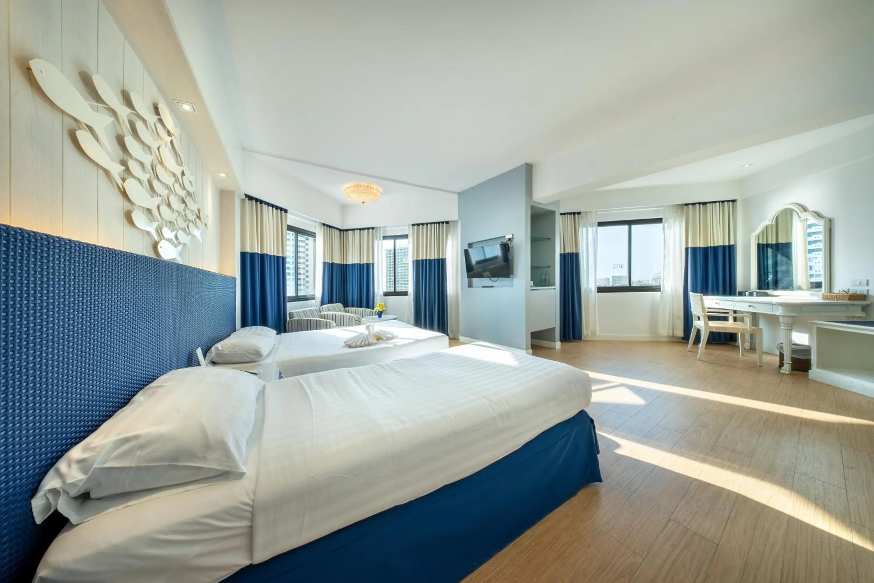 Bed in Jomtien Palm Beach Hotel and Resort