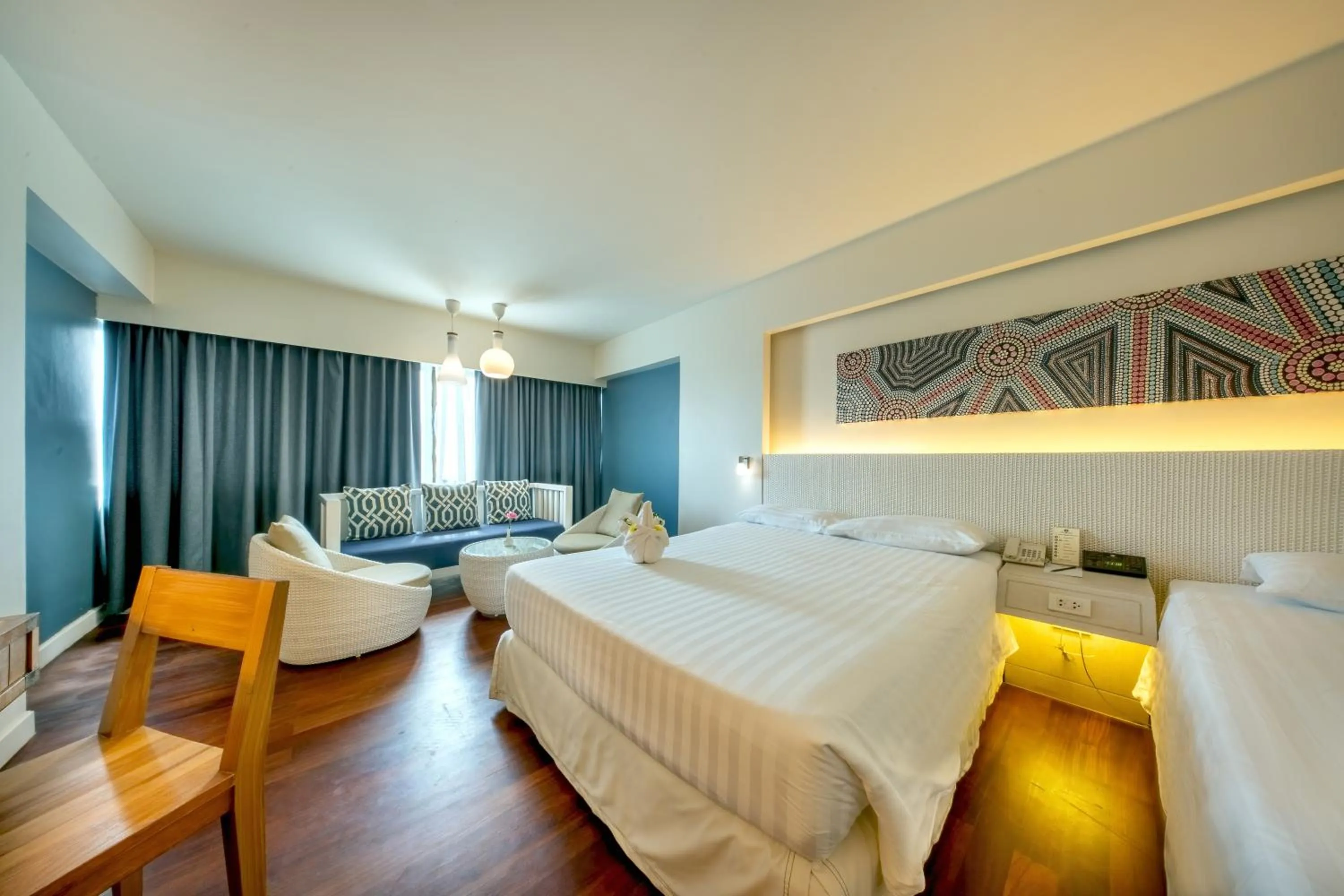Bed in Jomtien Palm Beach Hotel & Resort - Family-Friendly