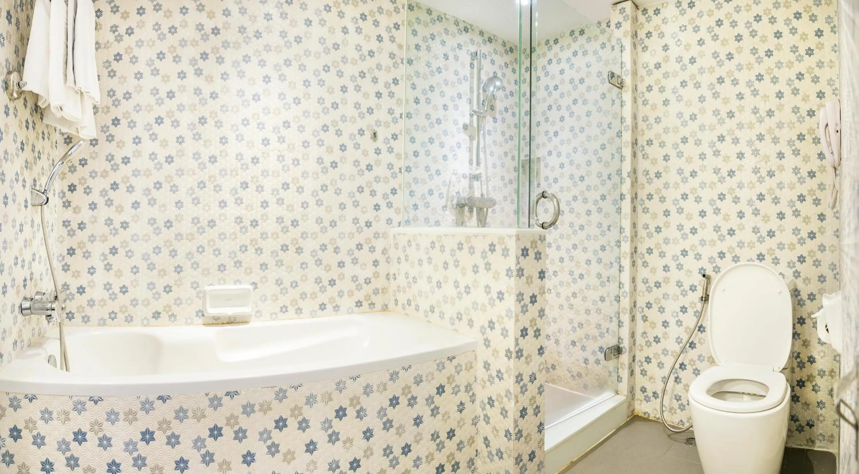 Jomtien Palm Beach Hotel and Resort