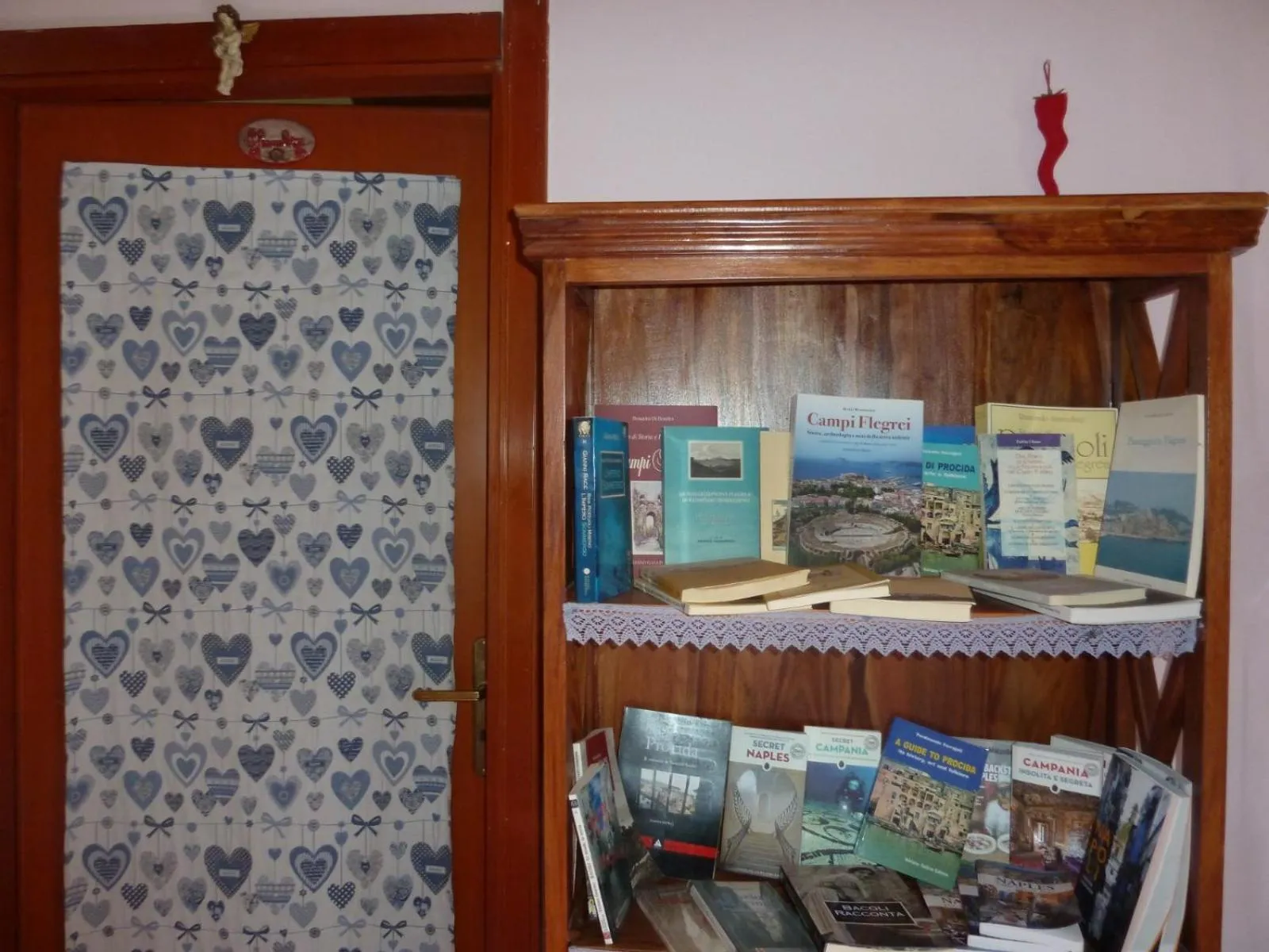 Library in 'O Chalet