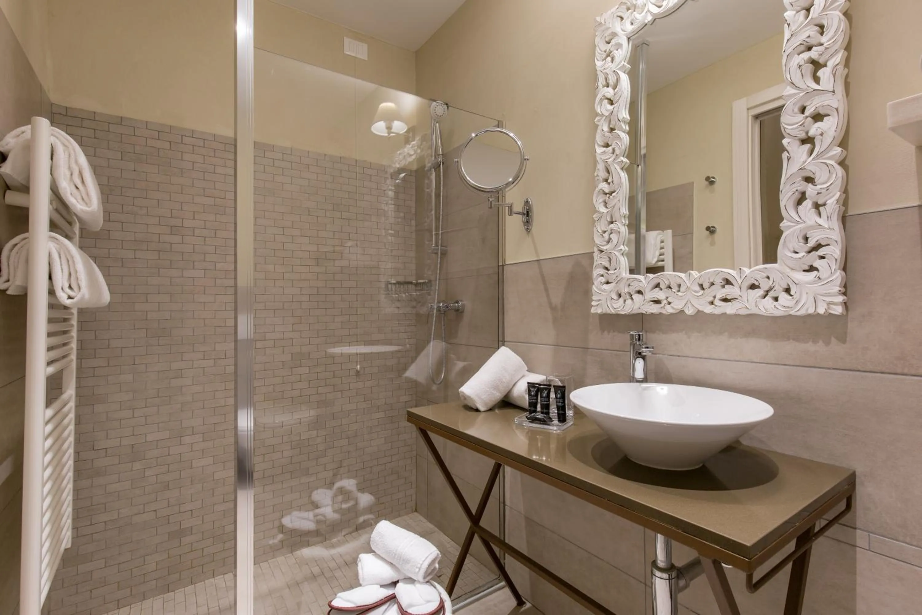 Shower in Residenza Bonifacio - Adults Only