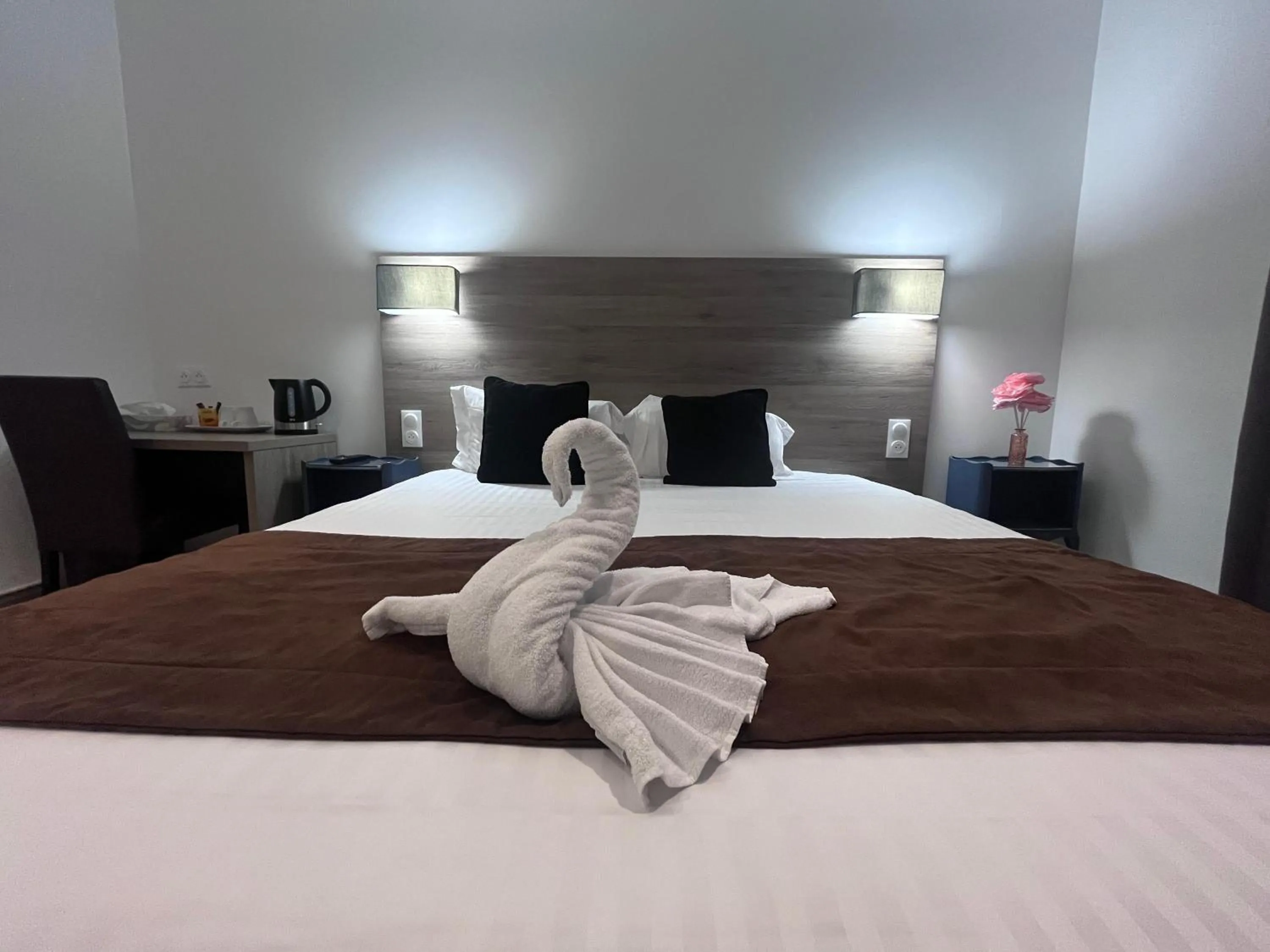 Bed in Hôtel L'Univers