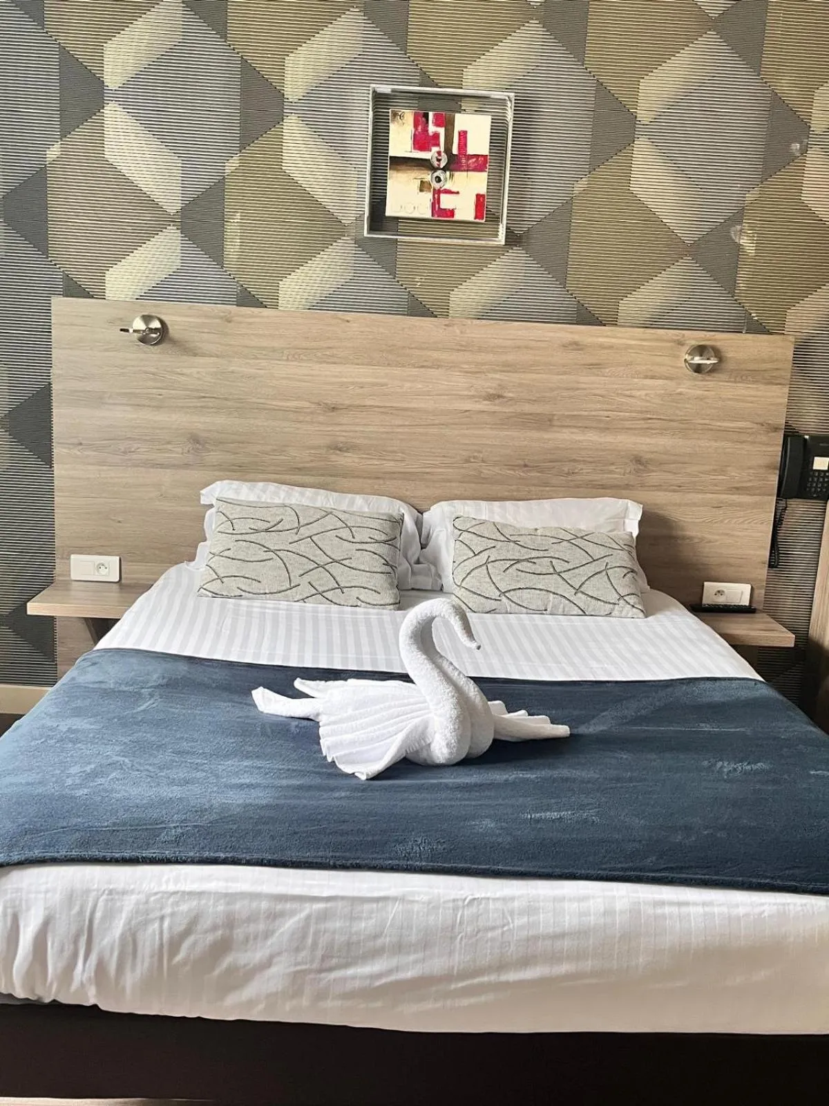 Bed in Hôtel L'Univers