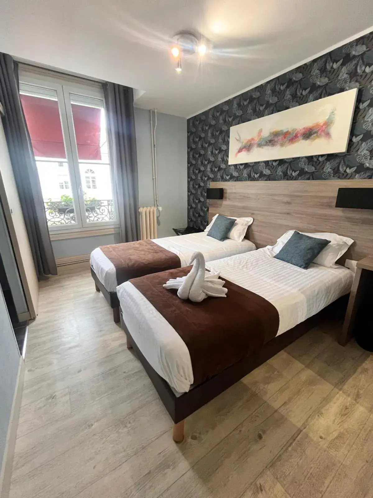 Twin Room with City View in Hôtel L'Univers Twin Room with City View in Hôtel L'Univers