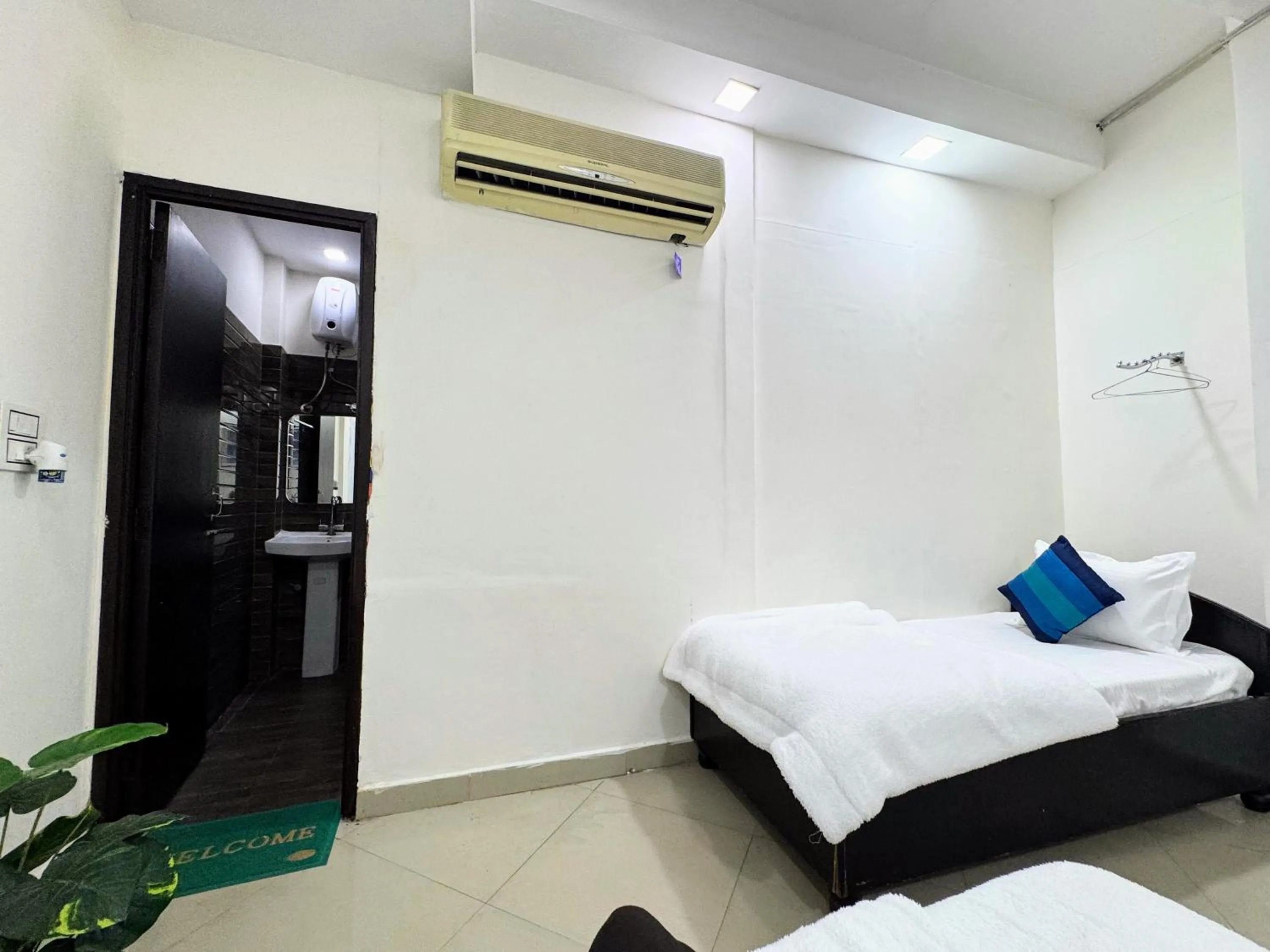 Bedroom, Bed in Backpacker's Nest