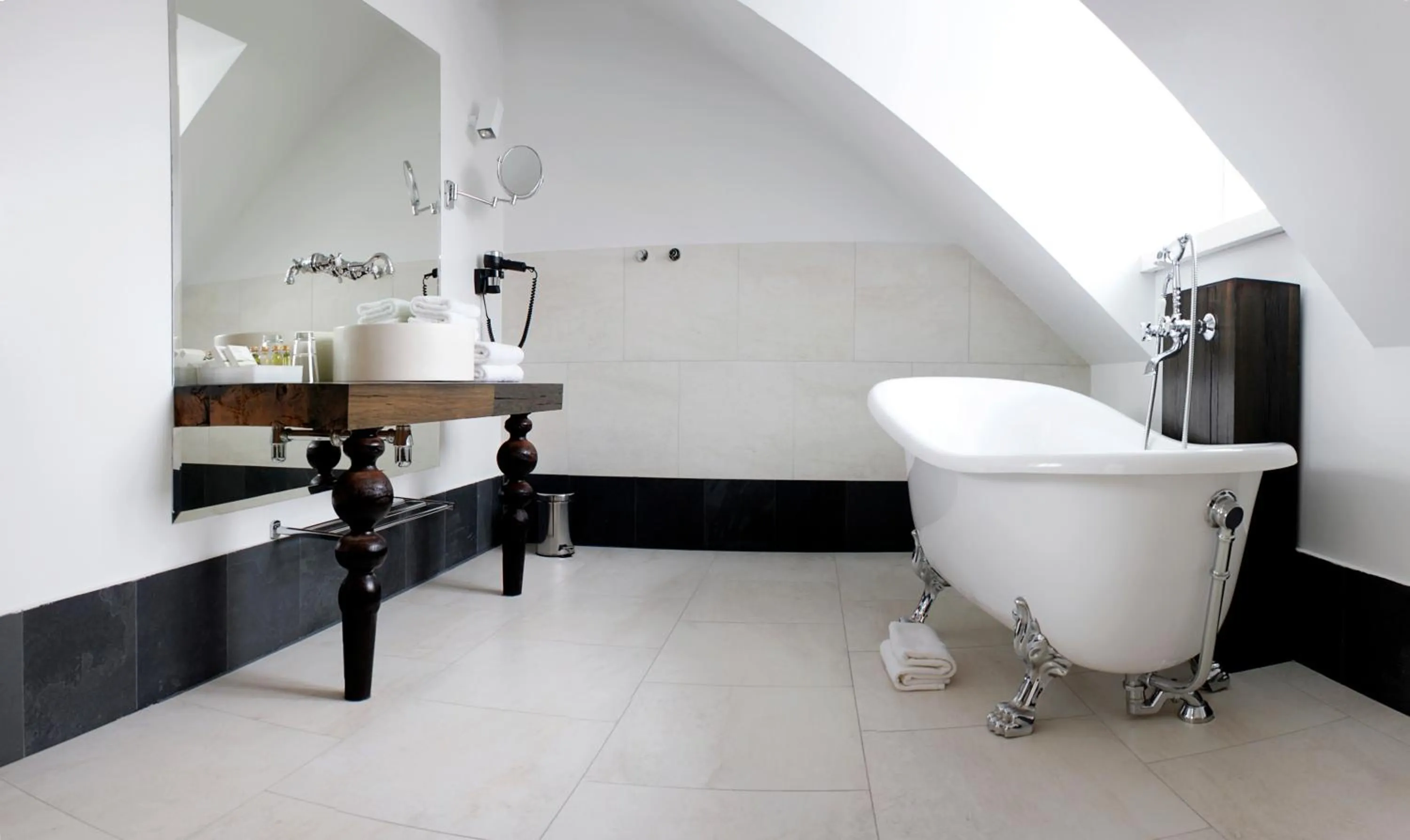 Photo of the whole room in Hotel Nihil Novi