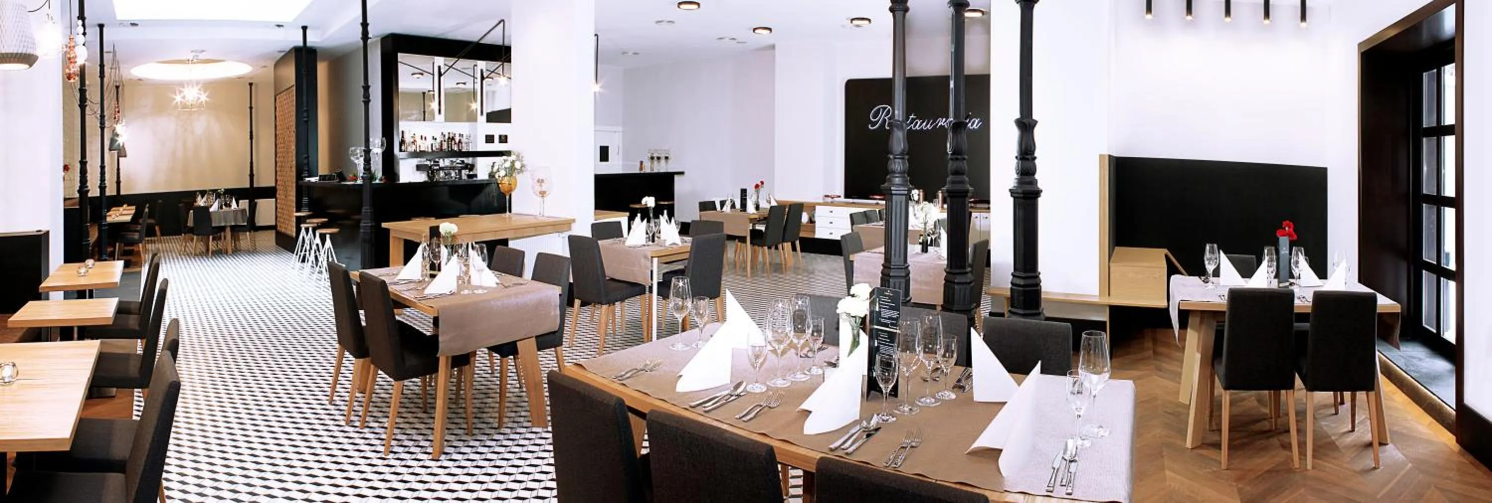 Restaurant/places to eat in Hotel Nihil Novi