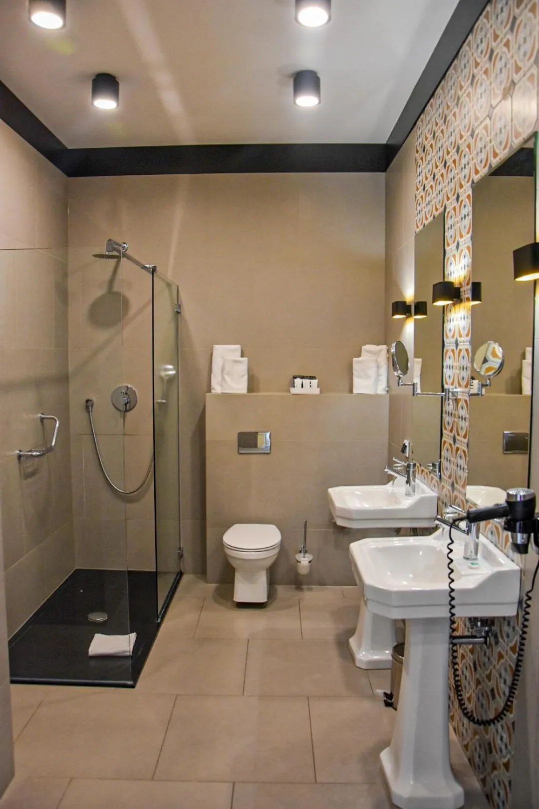 Shower in Hotel Nihil Novi