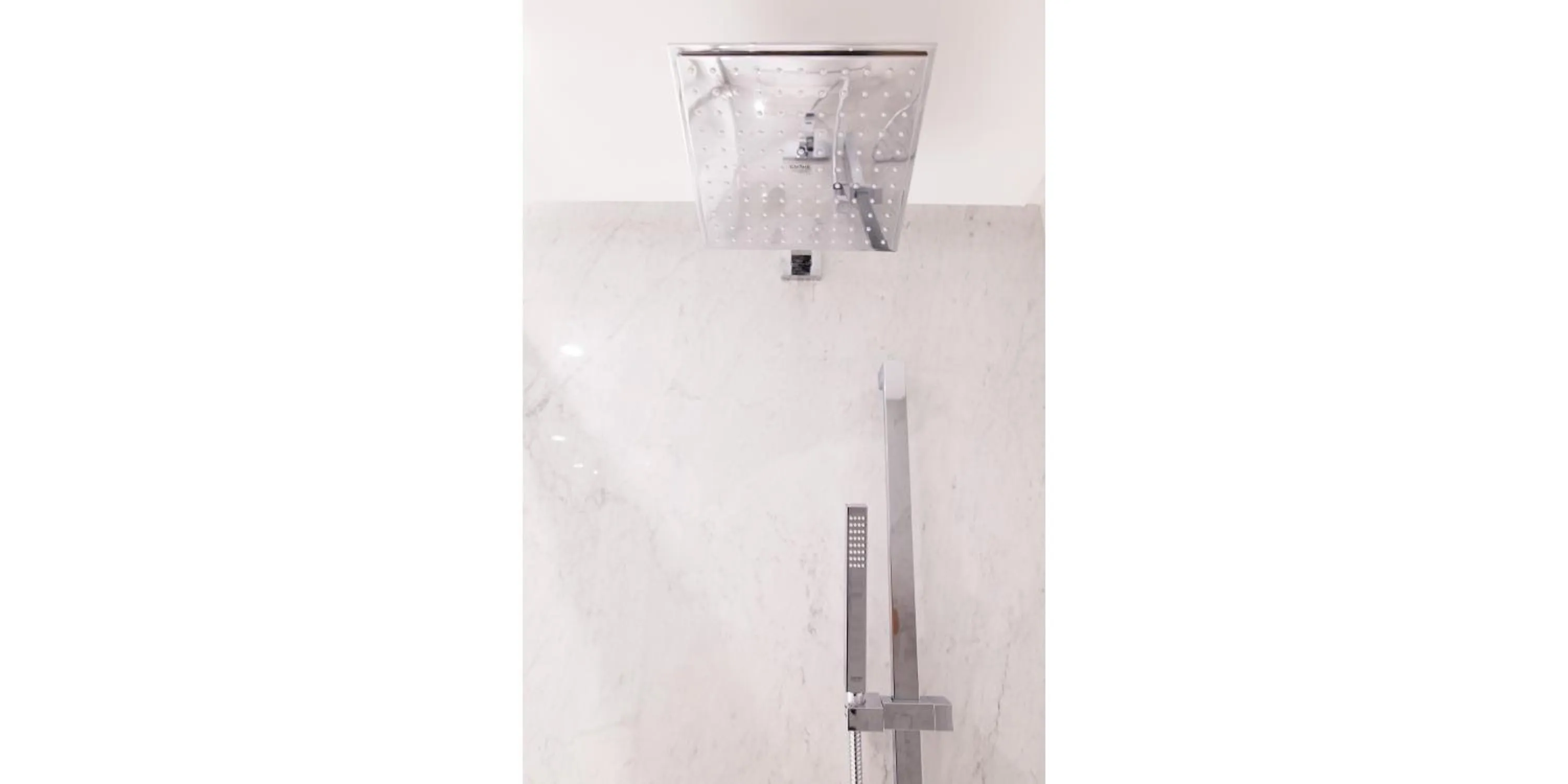 Bathroom in Maroon Hotel Pera