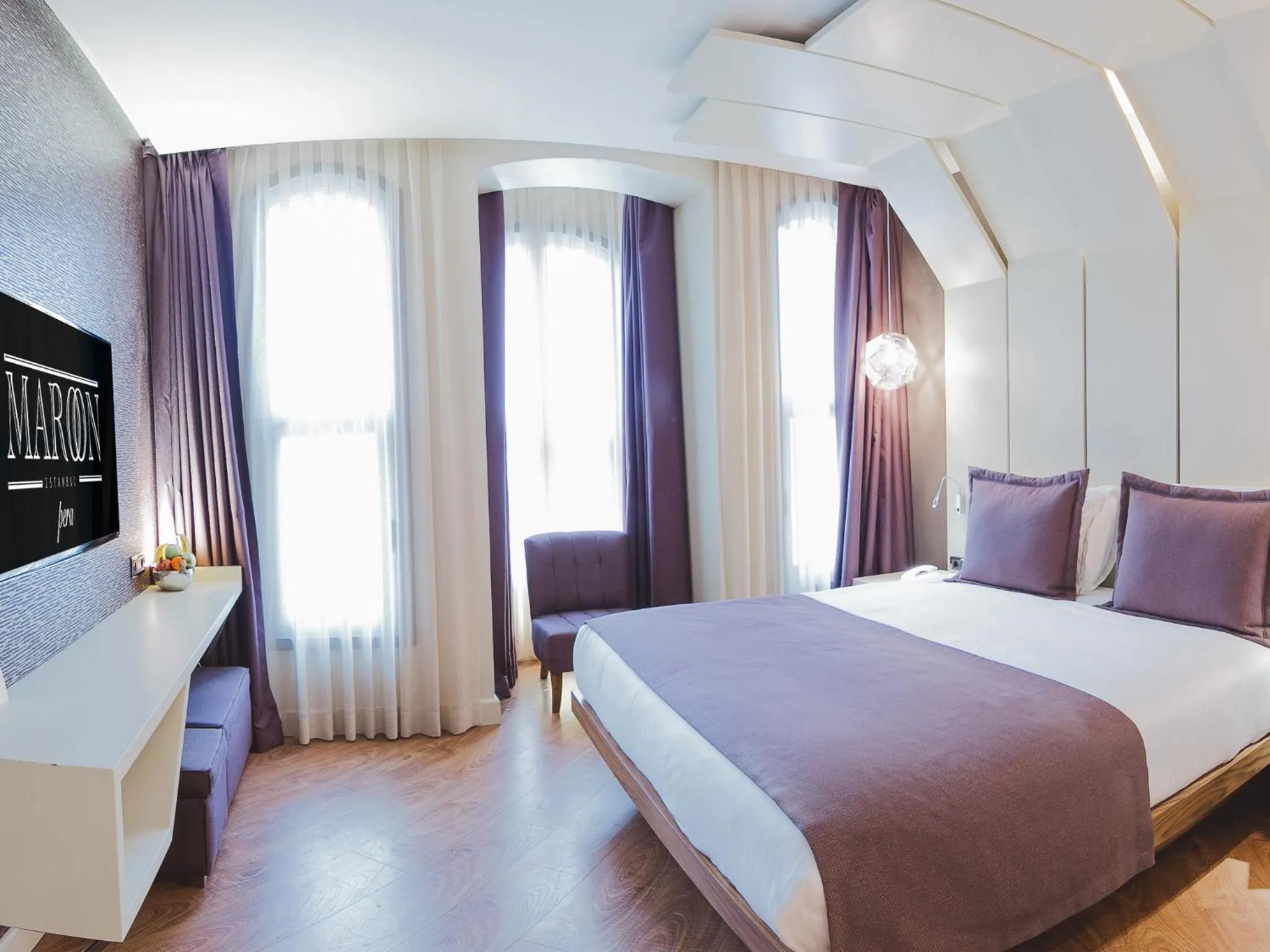 Photo of the whole room, Bed in Maroon Hotel Pera