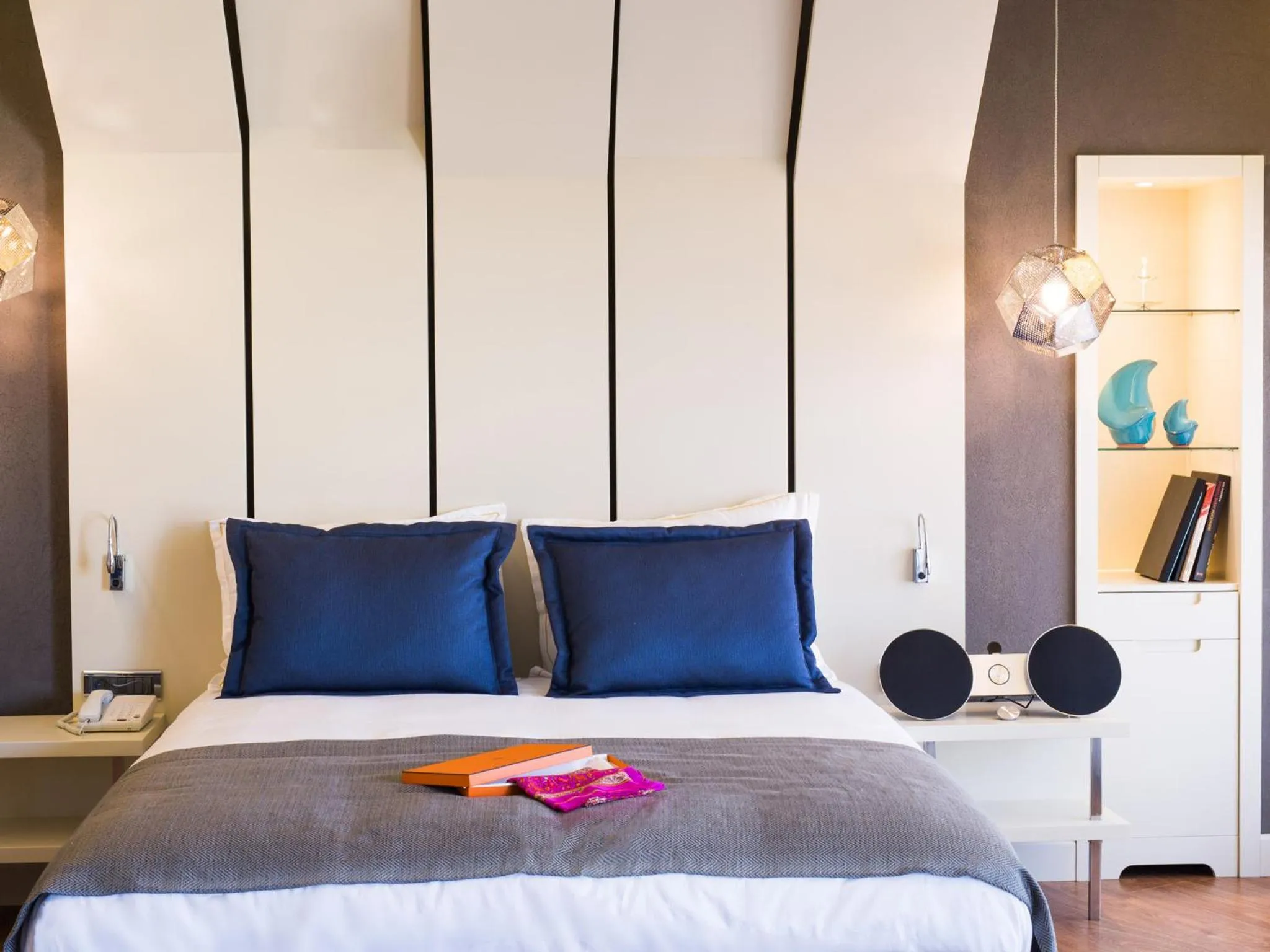 Bed in Maroon Hotel Pera