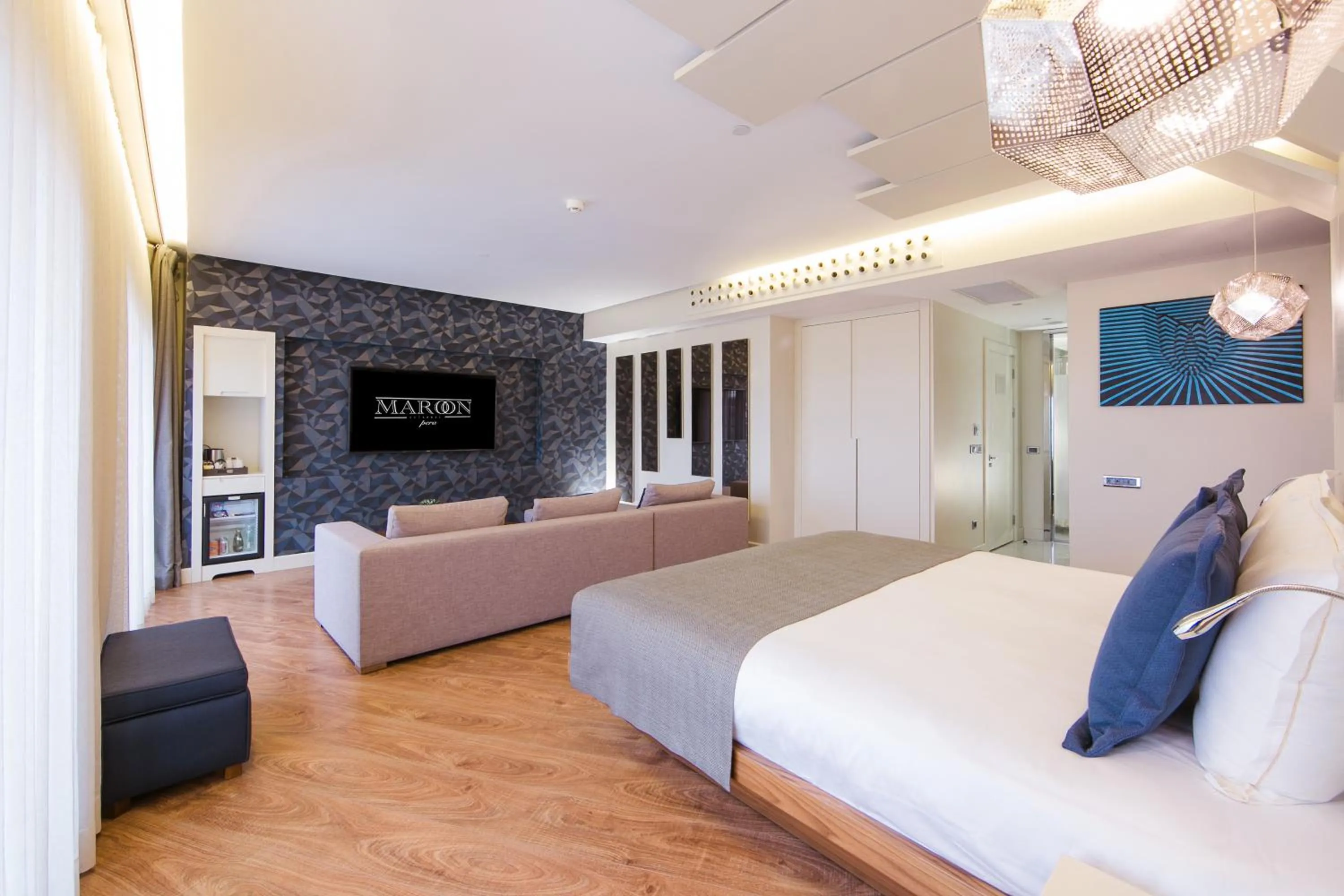 Photo of the whole room, Bed in Maroon Hotel Pera