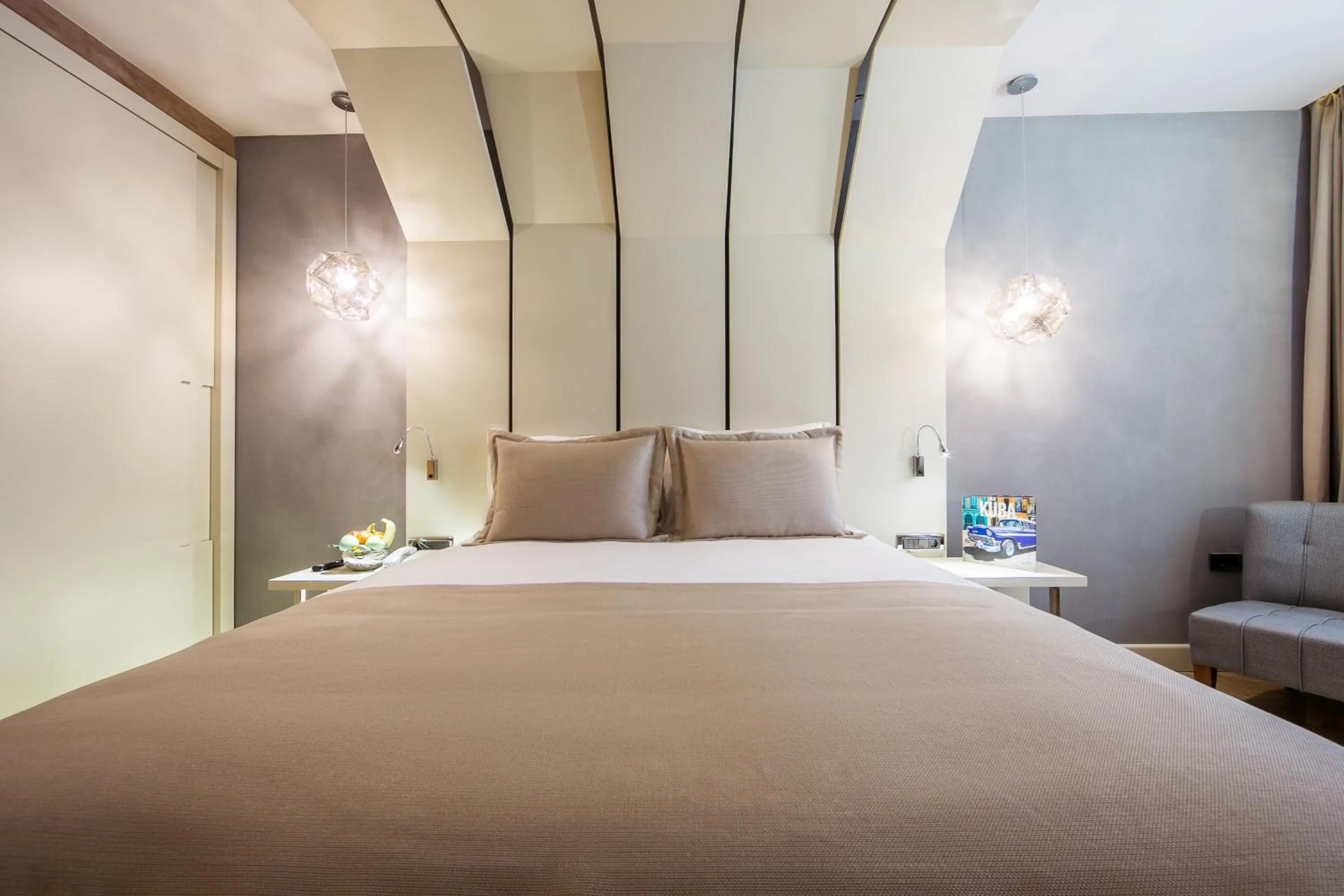 Bed in Maroon Hotel Pera