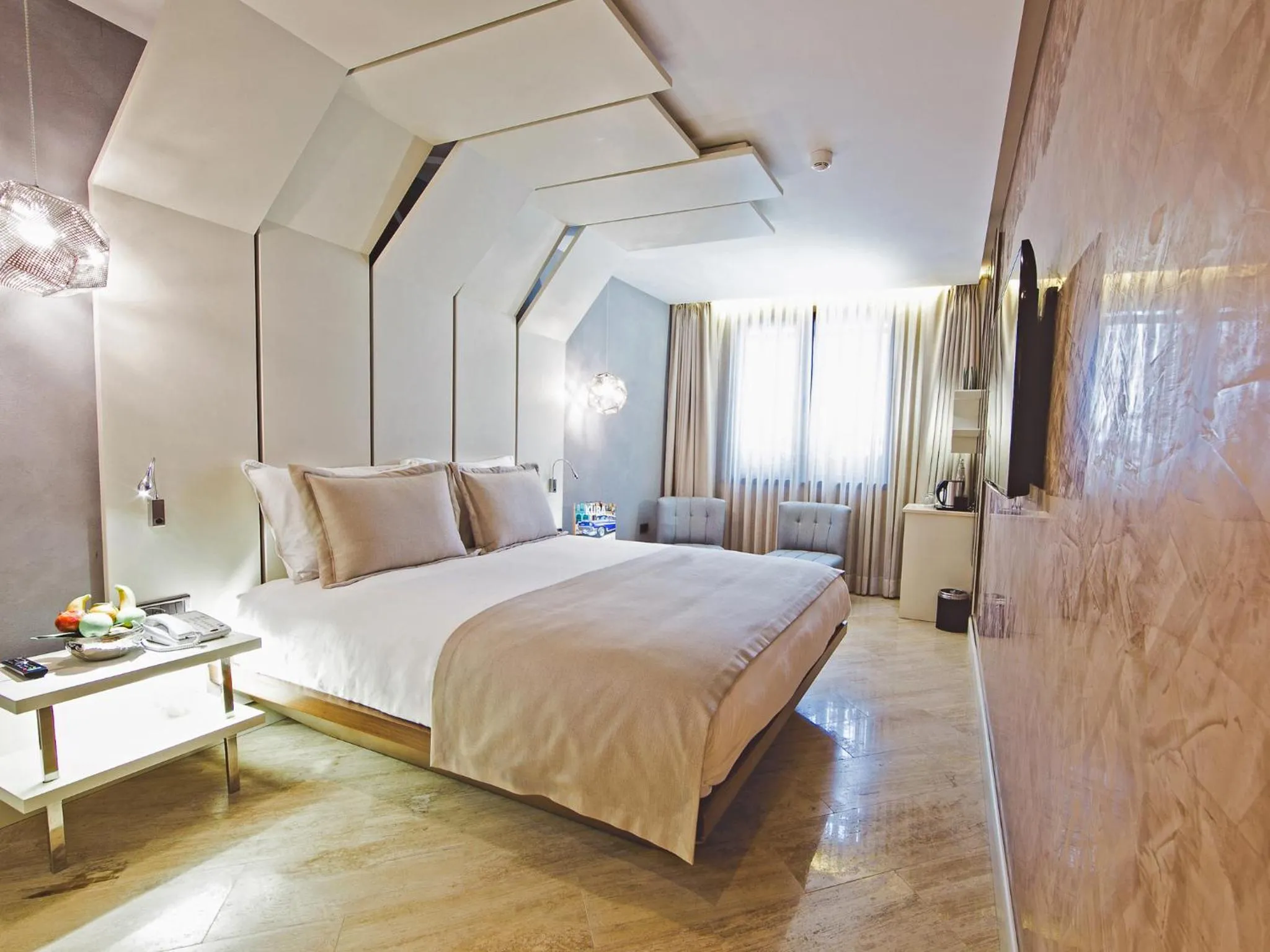 Bed in Maroon Hotel Pera