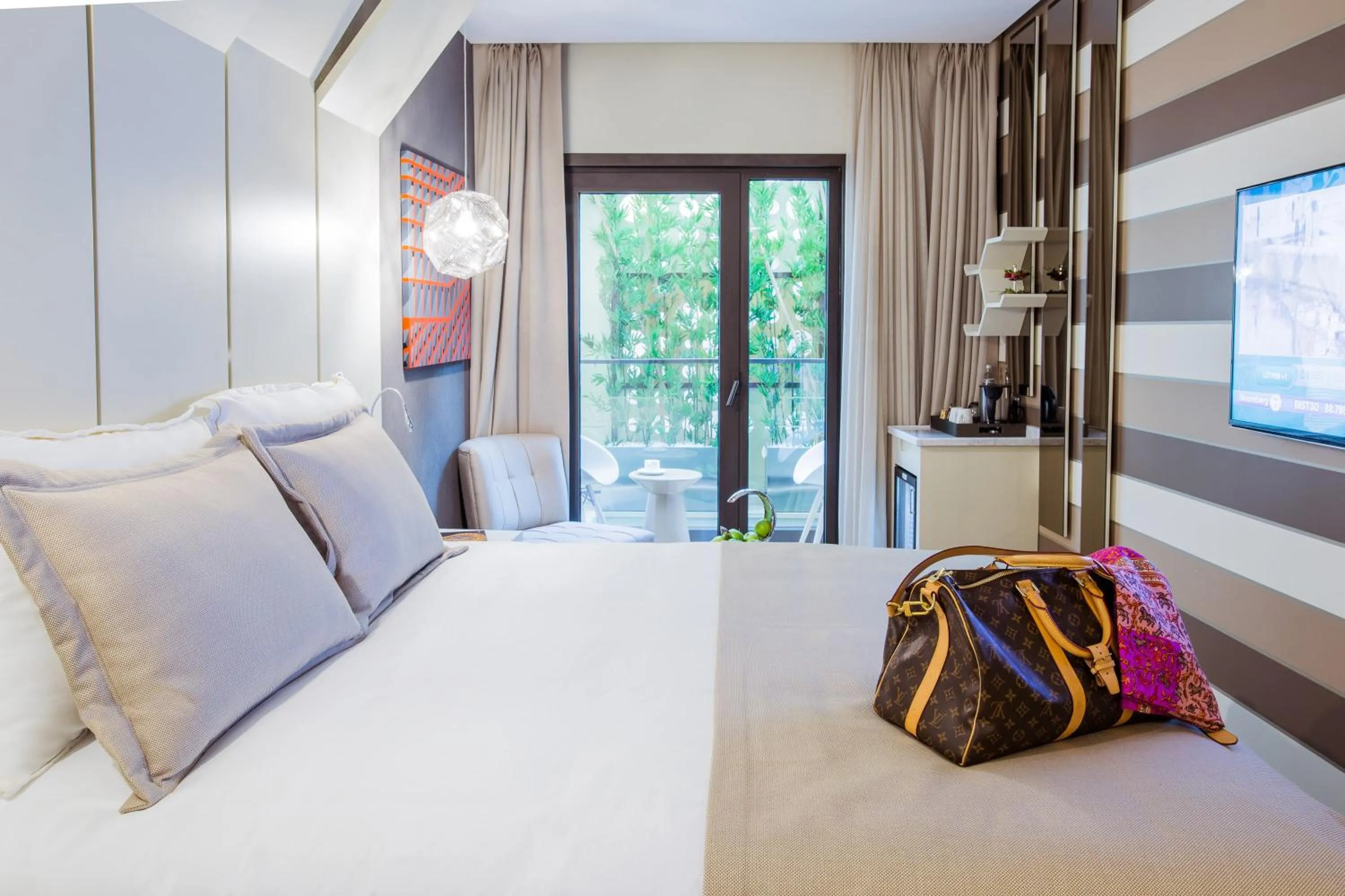 Bed in Maroon Hotel Pera