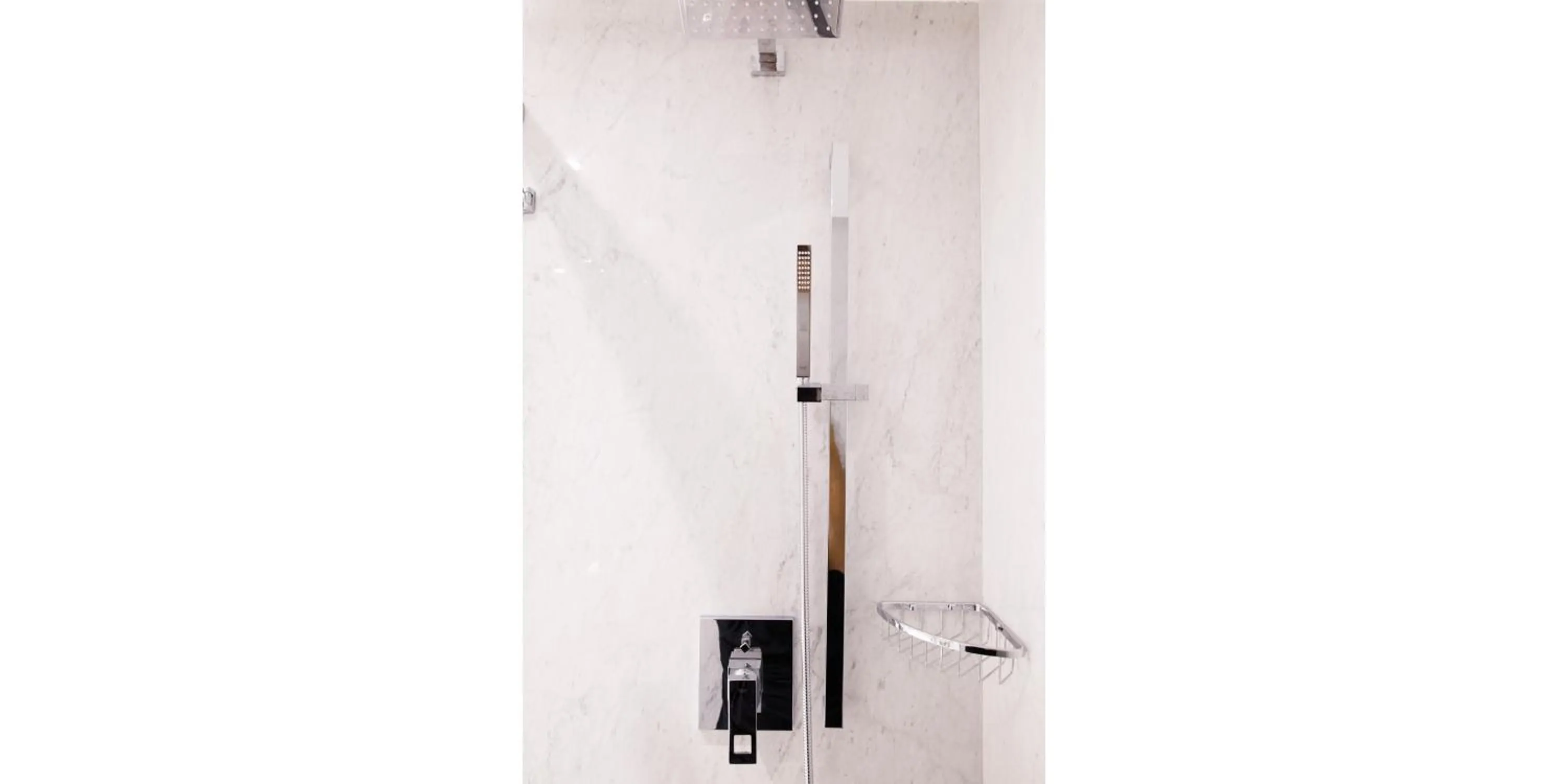 Bathroom in Maroon Hotel Pera