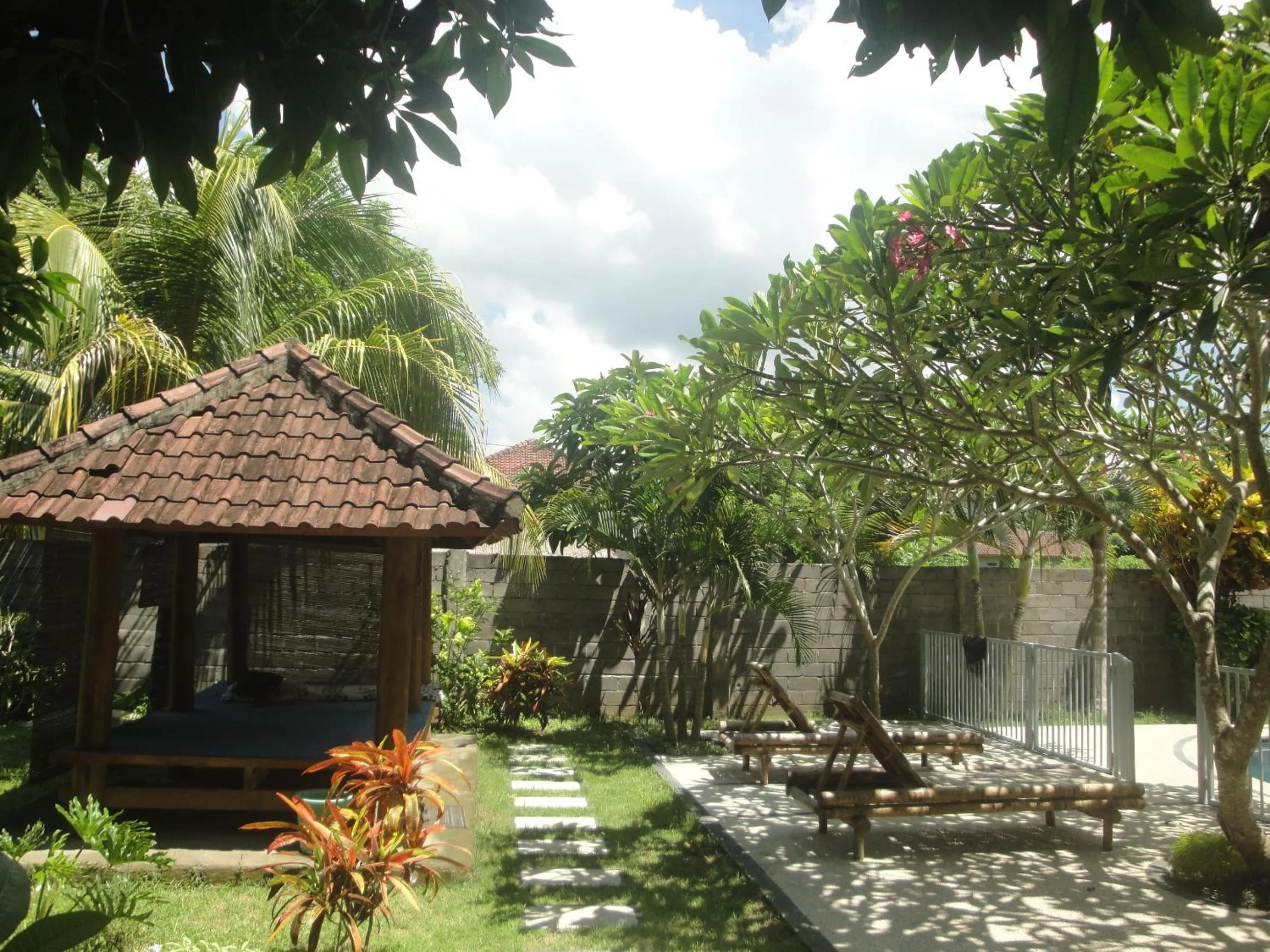 Garden in Sari Inn Kuta Lombok