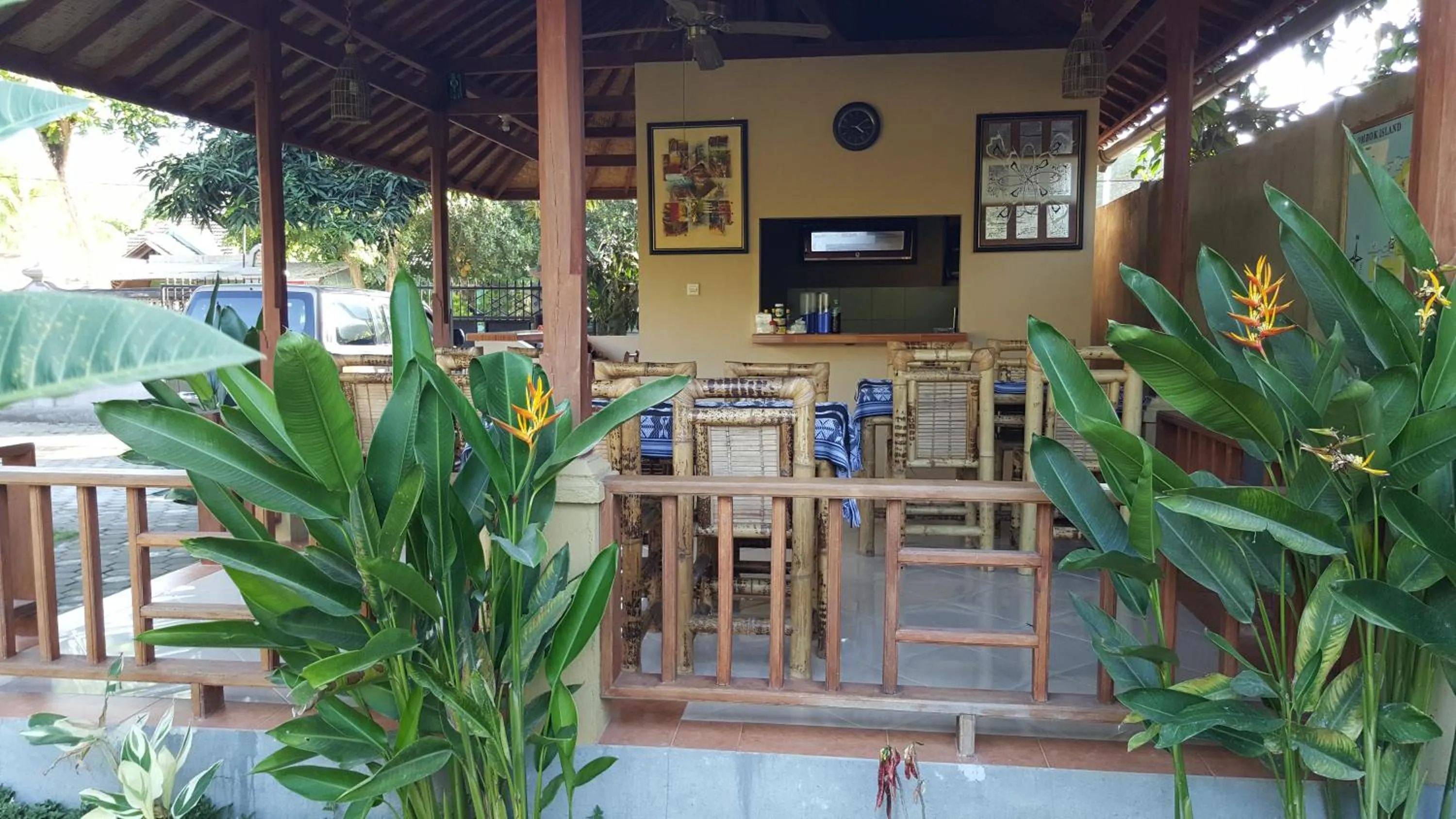 Restaurant/places to eat in Sari Inn Kuta Lombok
