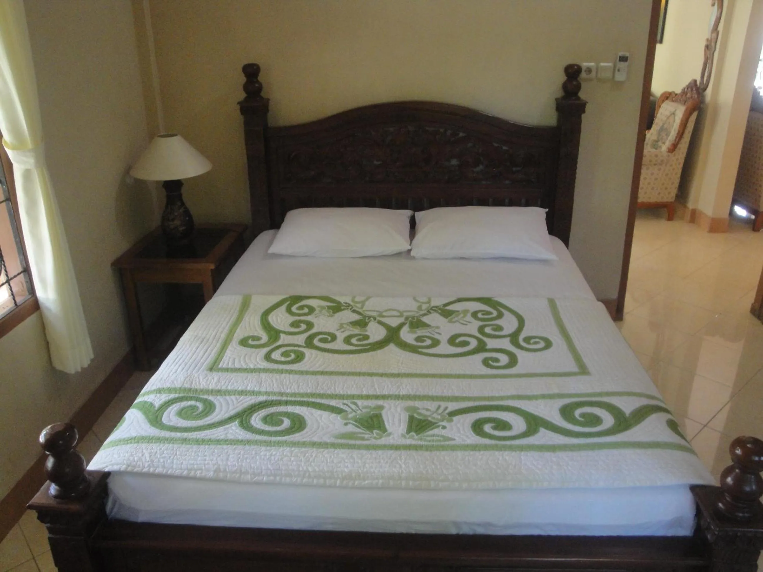 Kitchen or kitchenette, Bed in Sari Inn Kuta Lombok