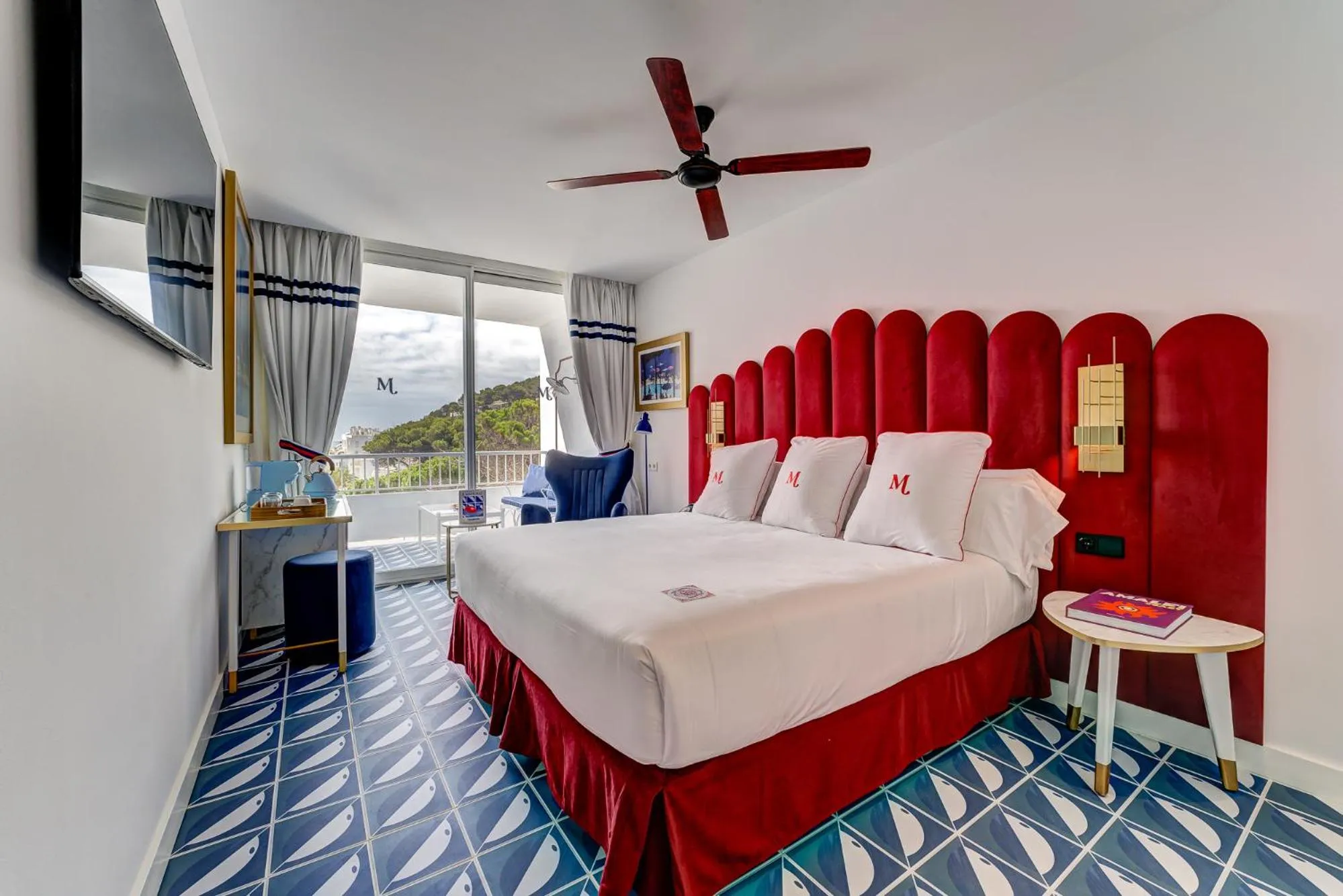 Photo of the whole room, Bed in Hotel Mongibello Ibiza