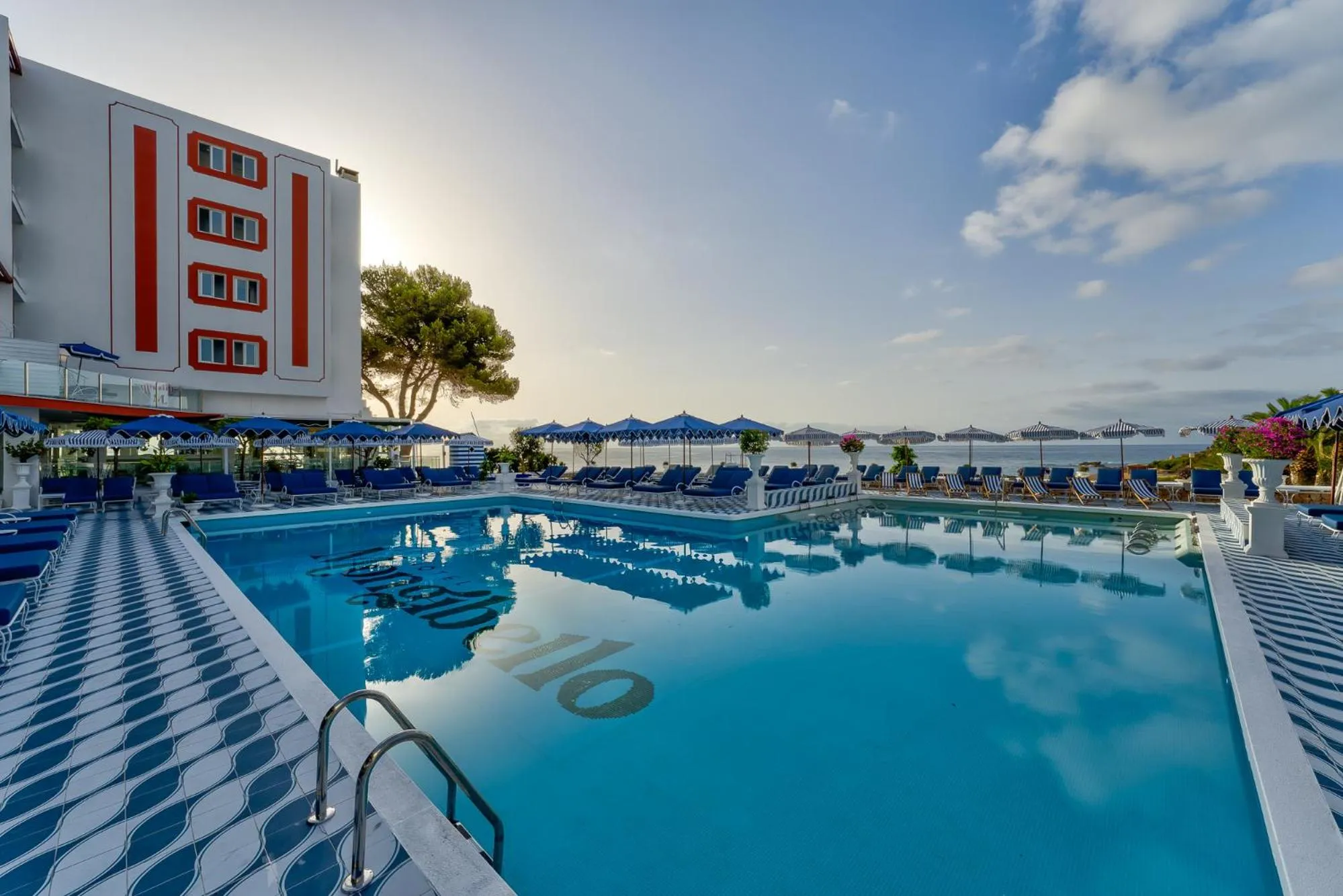 Swimming pool in Hotel Mongibello Ibiza