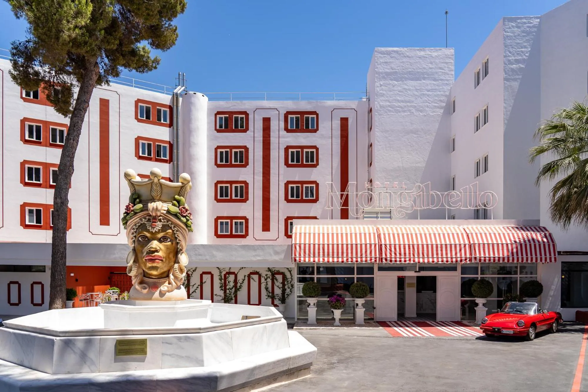 Facade/entrance in Hotel Mongibello Ibiza