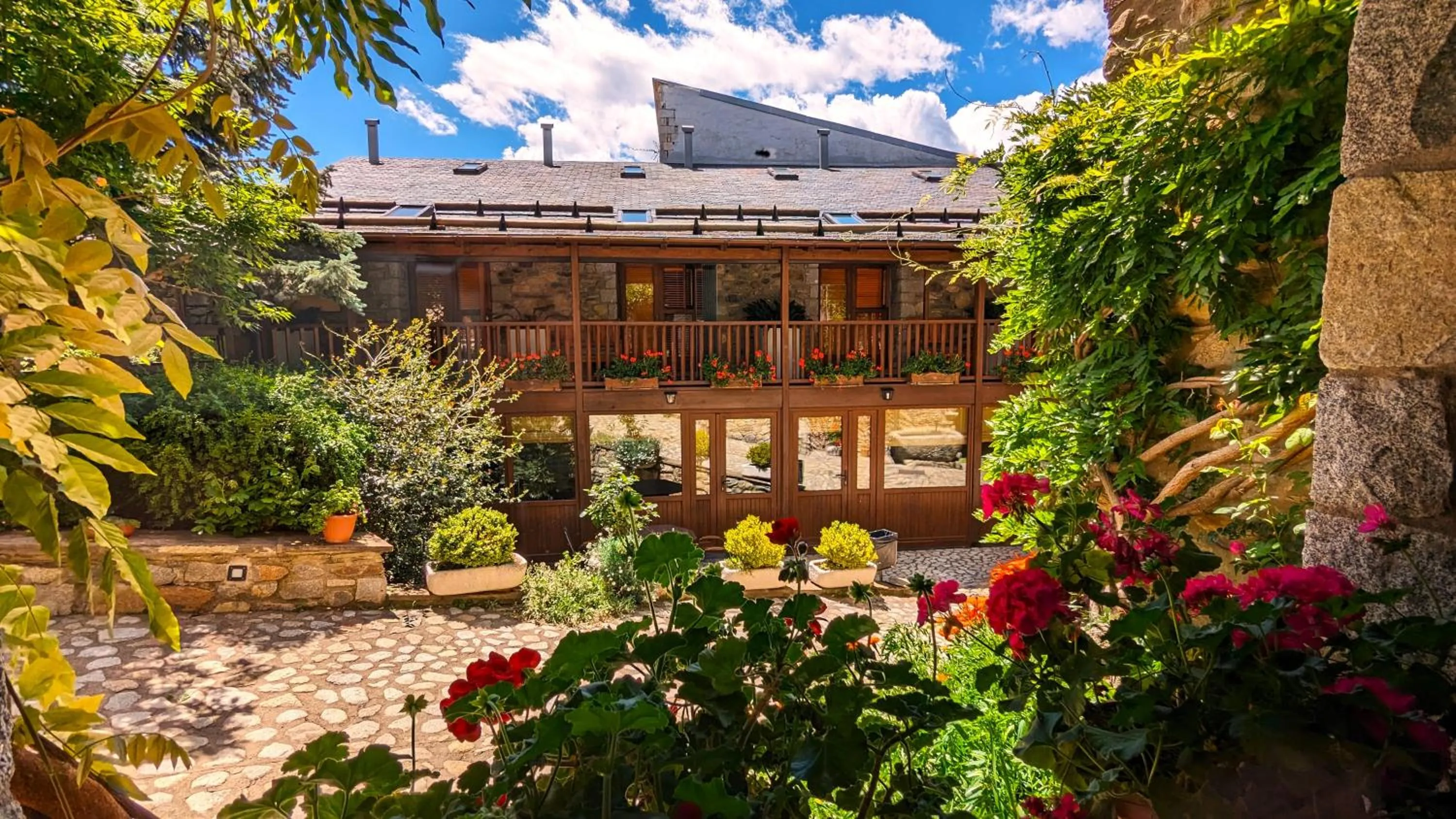 Garden in Hotel Casa Cornel