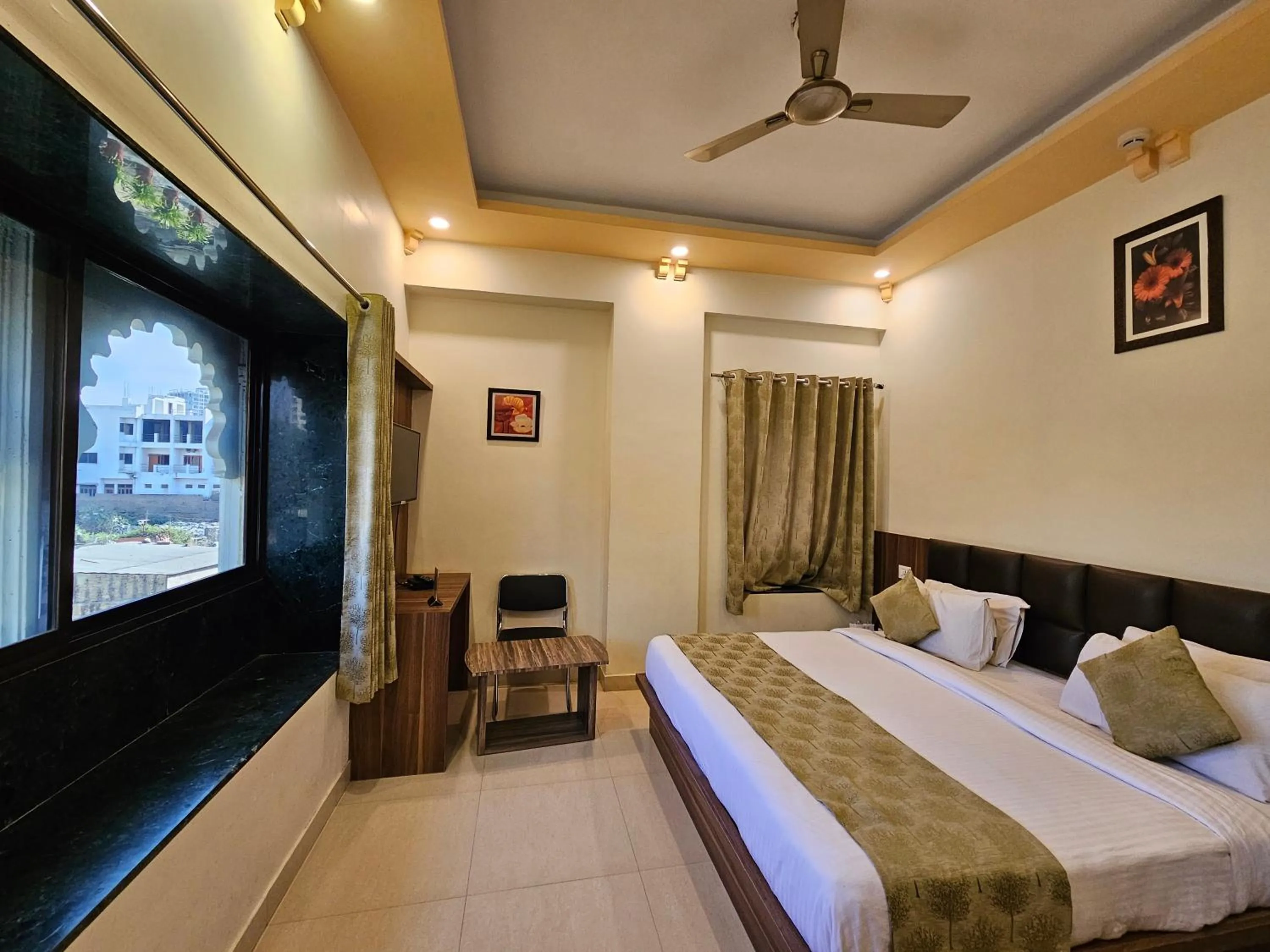 Bed in Hotel Riddhi Inn