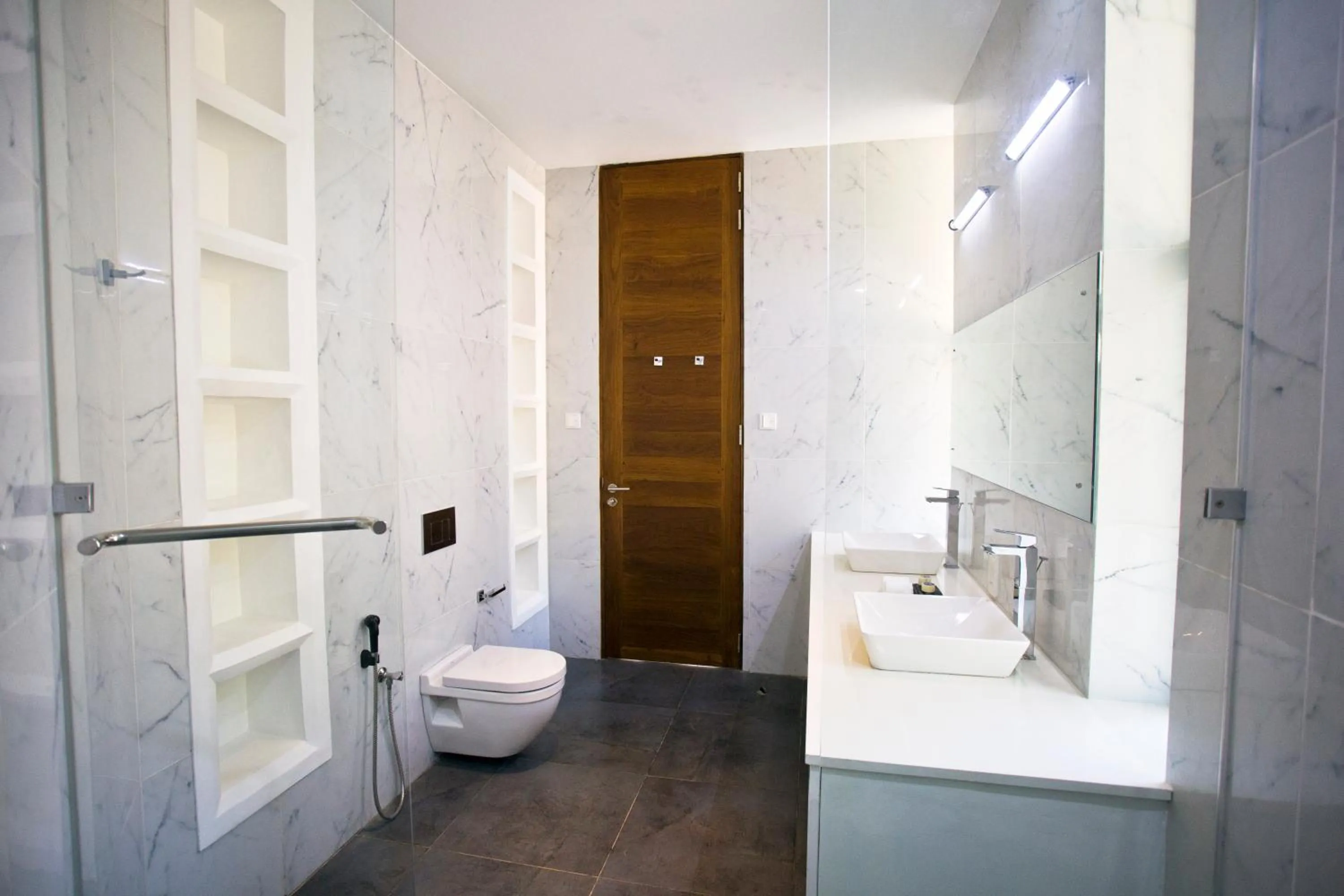 Bathroom in Villa Santé, Kalpitiya by The Serendipity Collection