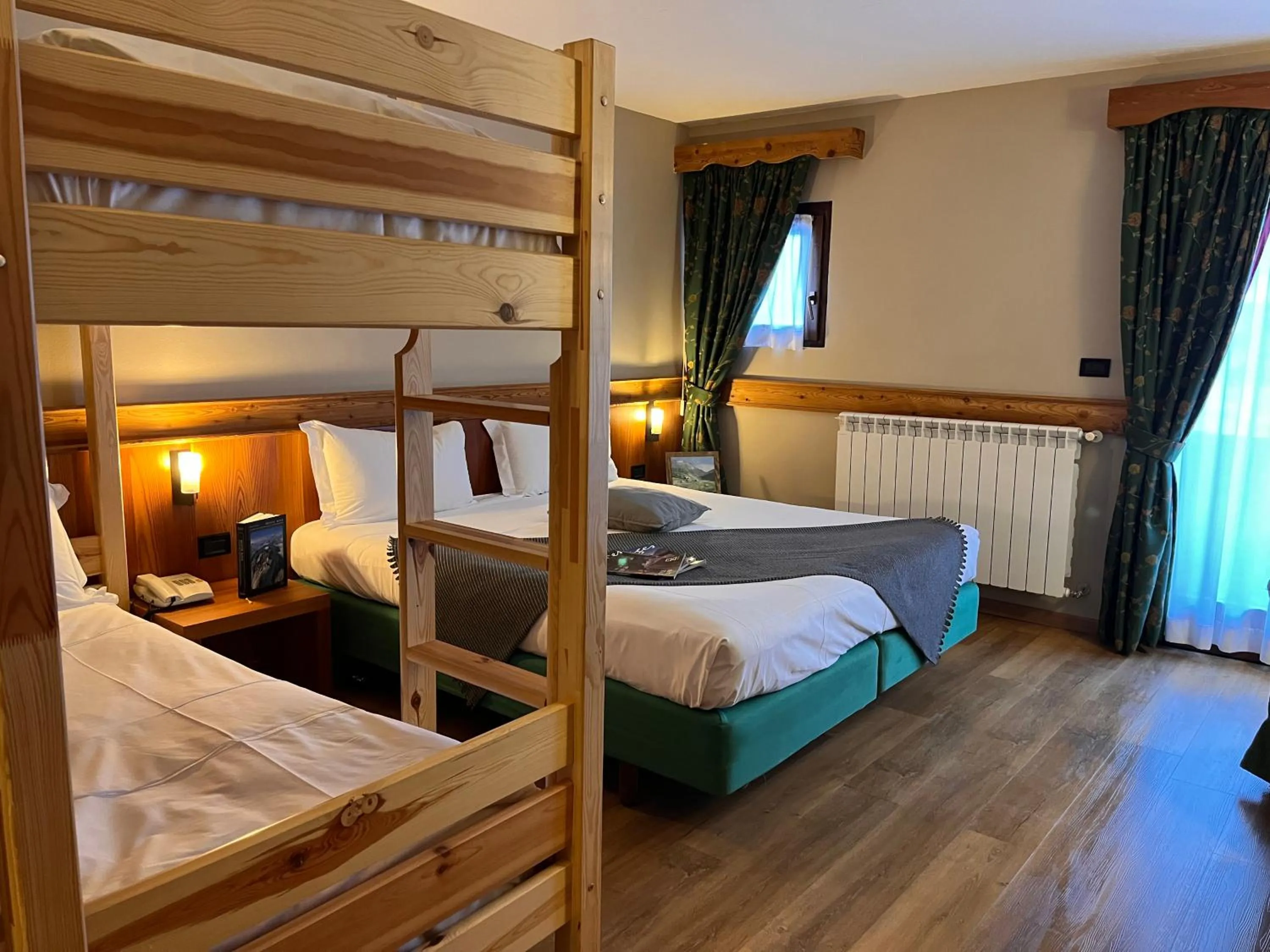 Photo of the whole room, Bed in Hotel De Champoluc