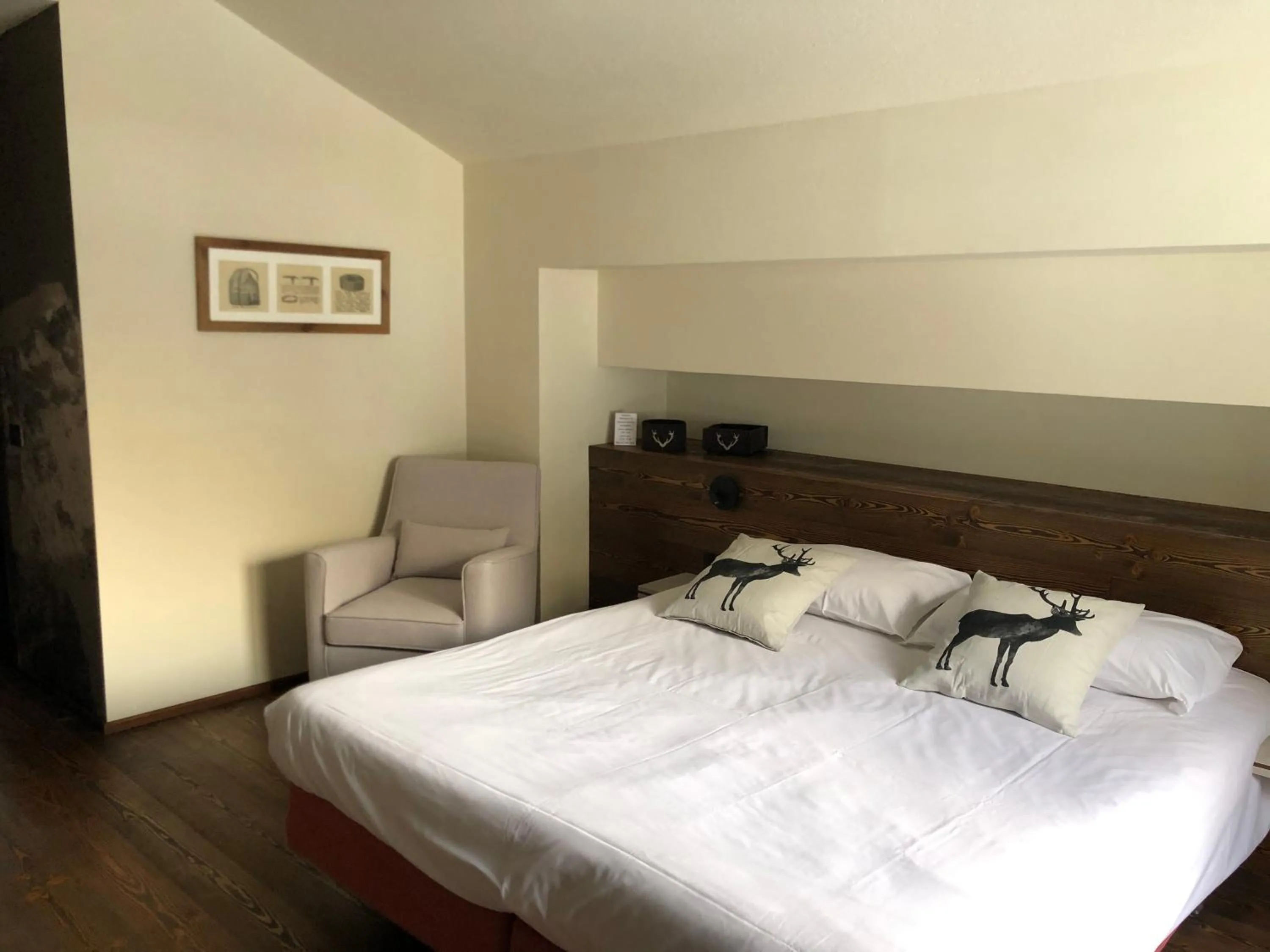 Bedroom, Bed in Hotel De Champoluc